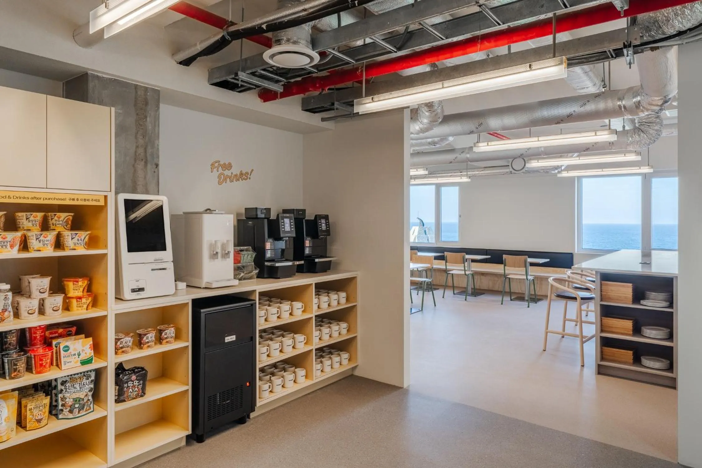 Communal kitchen in Mangrove Jeju City