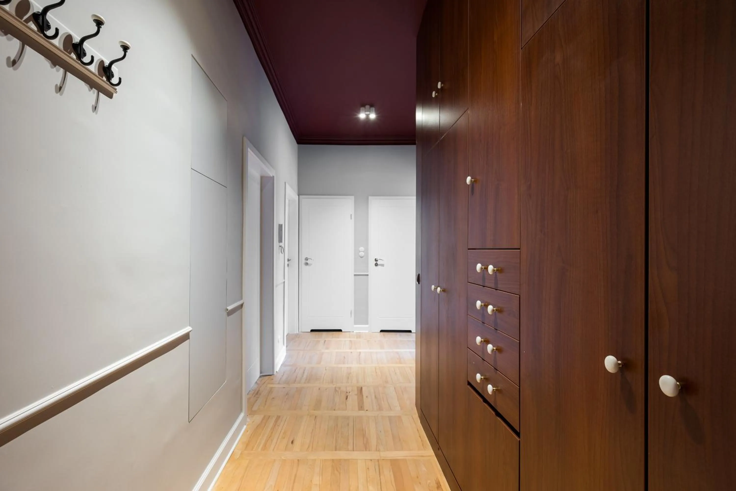 Hala Mirowska Spacious Apartment by BookingHost