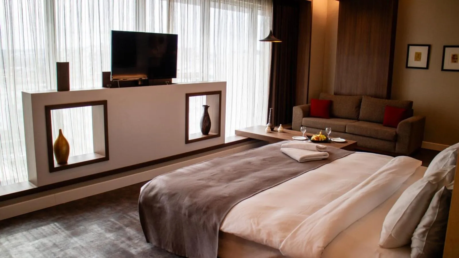 Photo of the whole room, Bed in Sam Royal Hotel