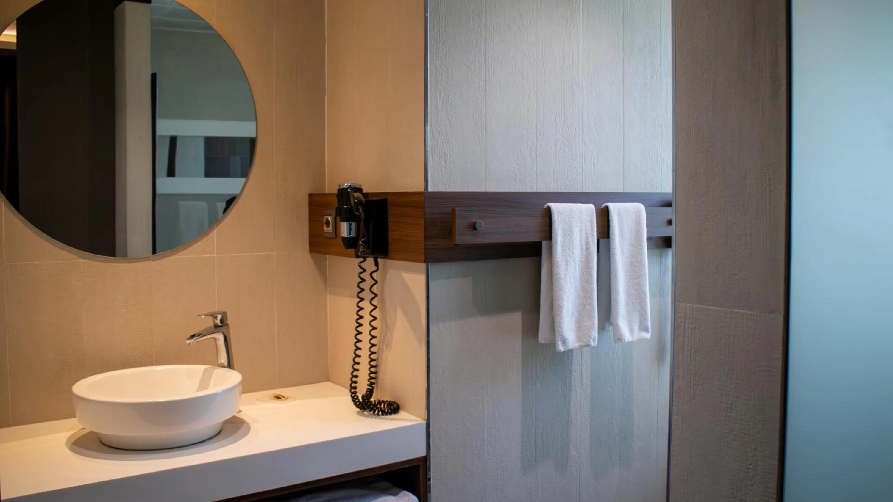 Bathroom in Sam Royal Hotel