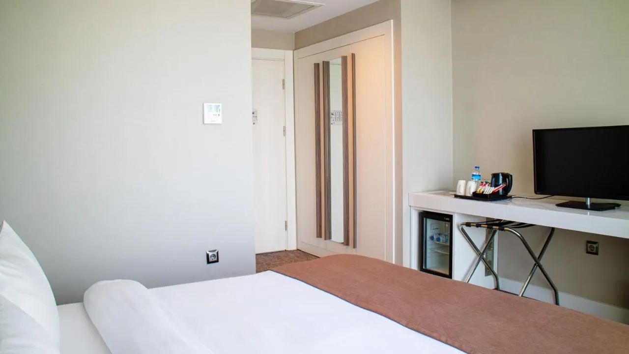 Bed in Sam Royal Hotel