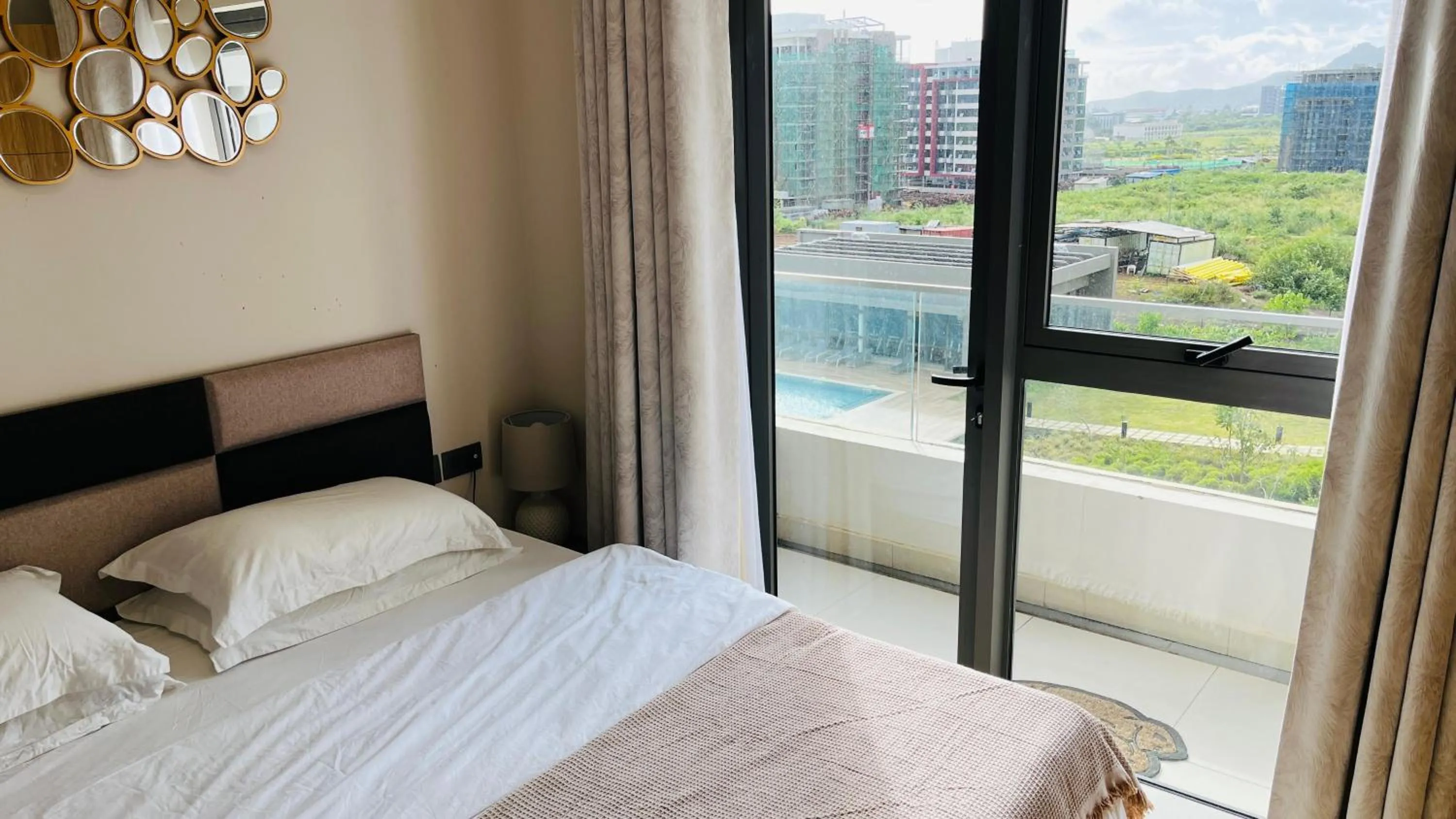 View (from property/room), Bed in Minissy Suites