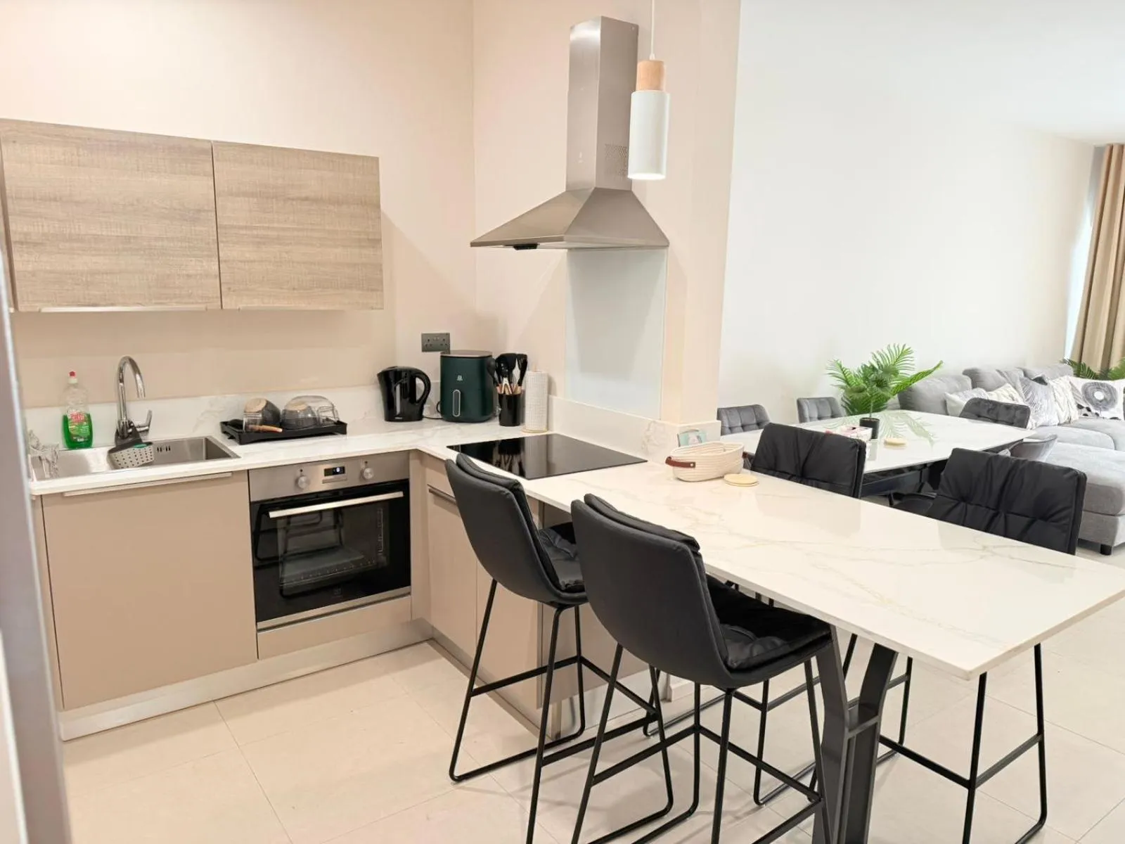 Kitchen or kitchenette in Minissy Suites