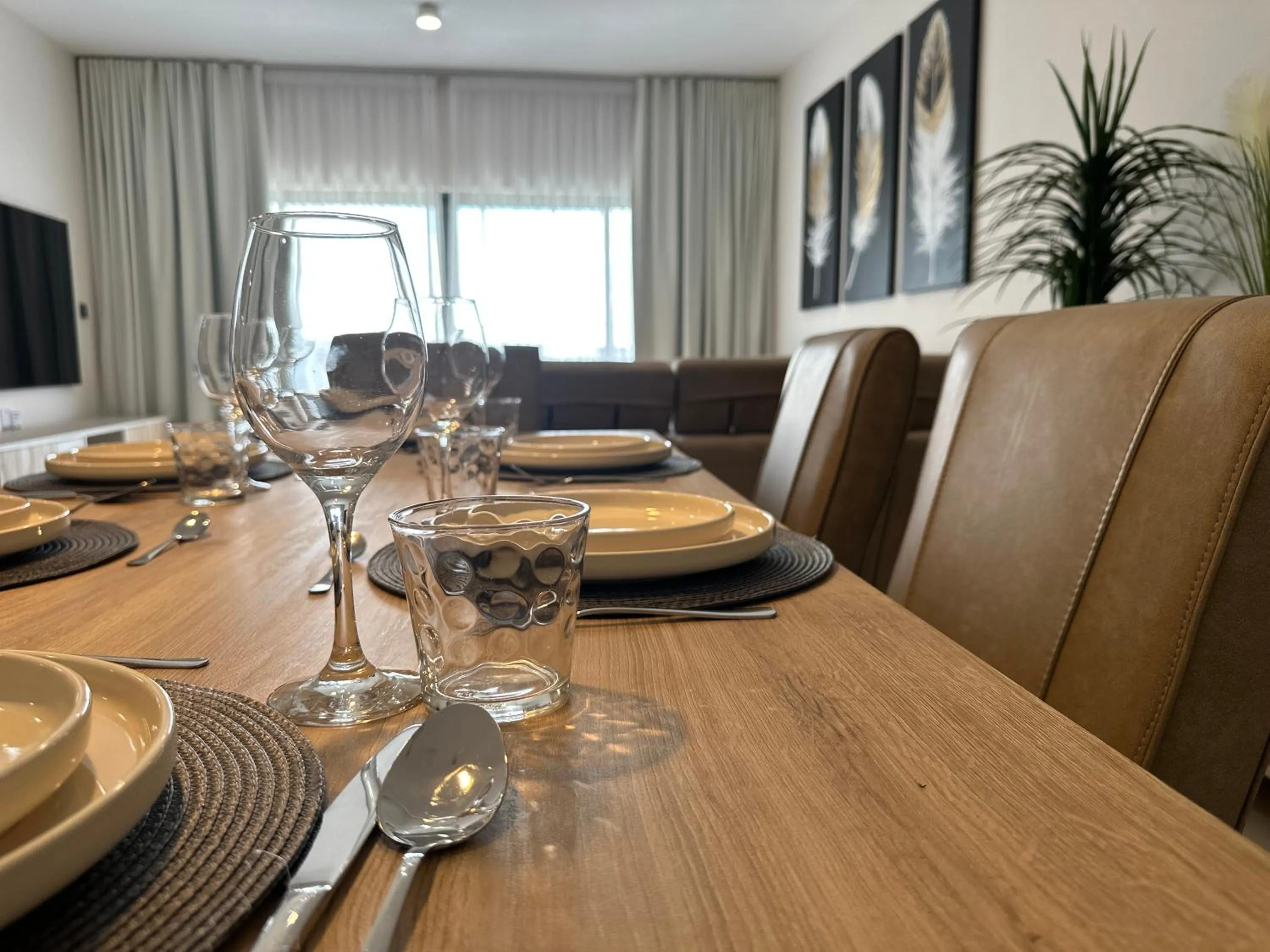 Dining area in Minissy Suites