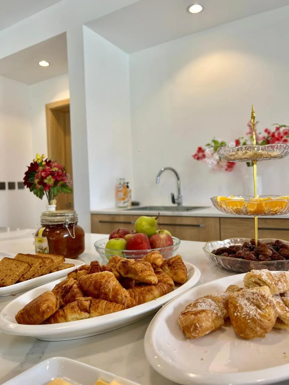 Buffet breakfast in Minissy Suites