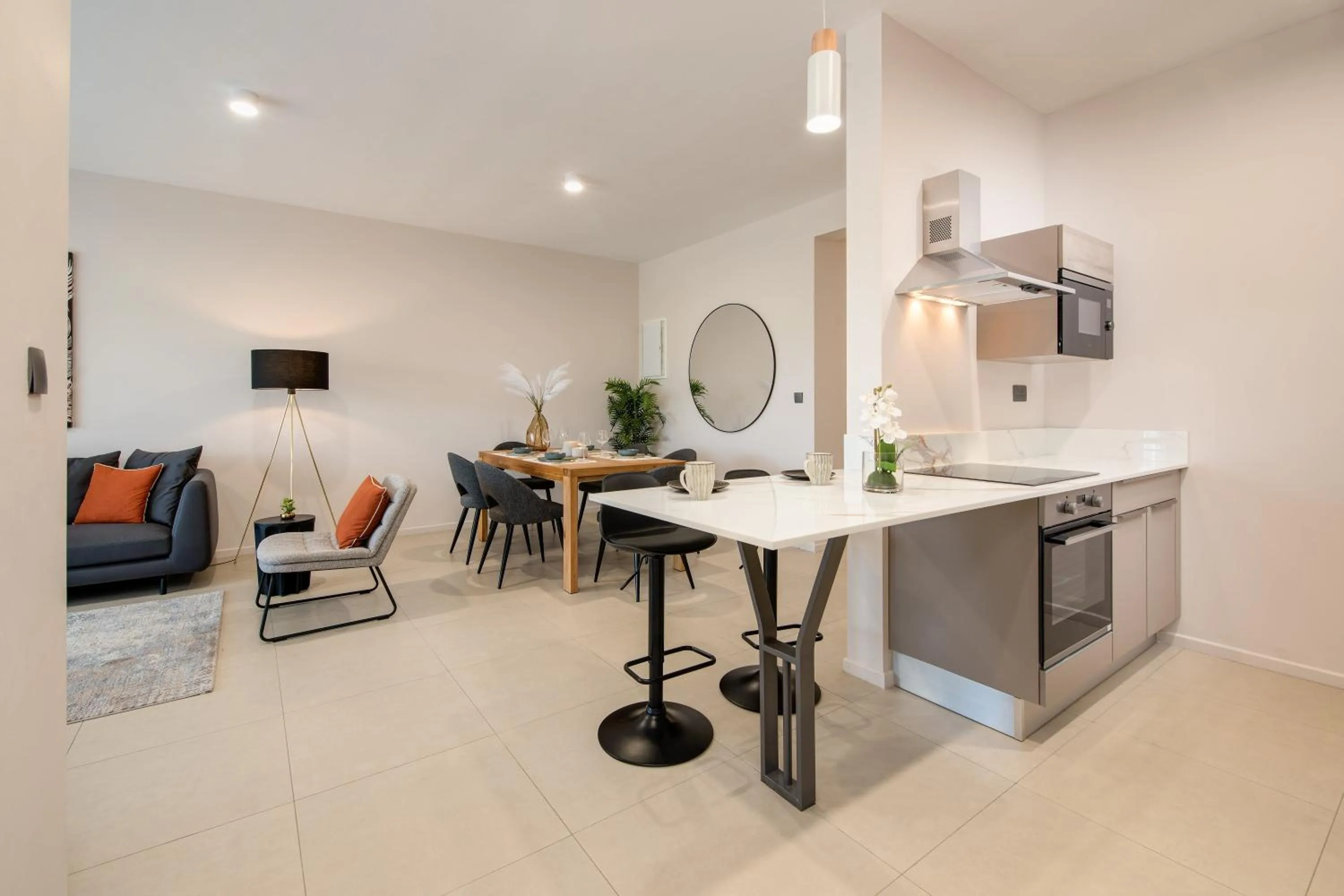 Dining area in Minissy Suites