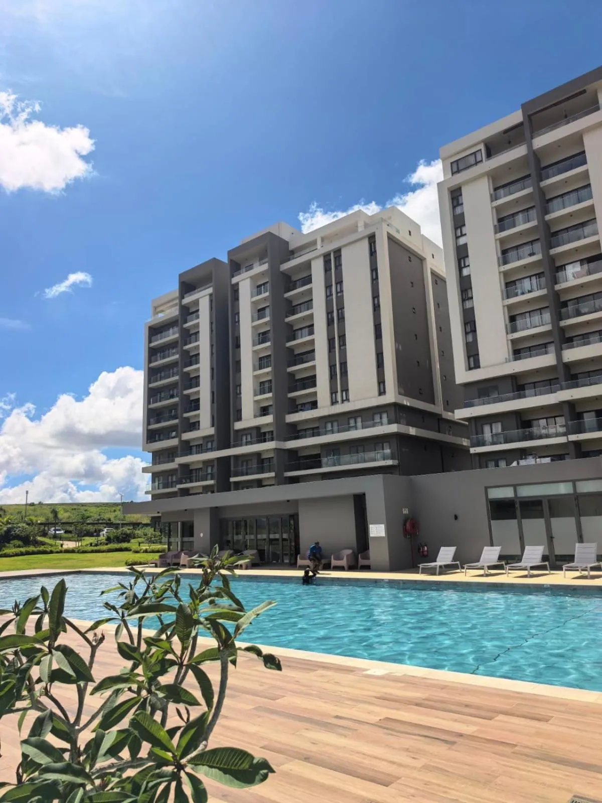 Swimming pool in Minissy Suites