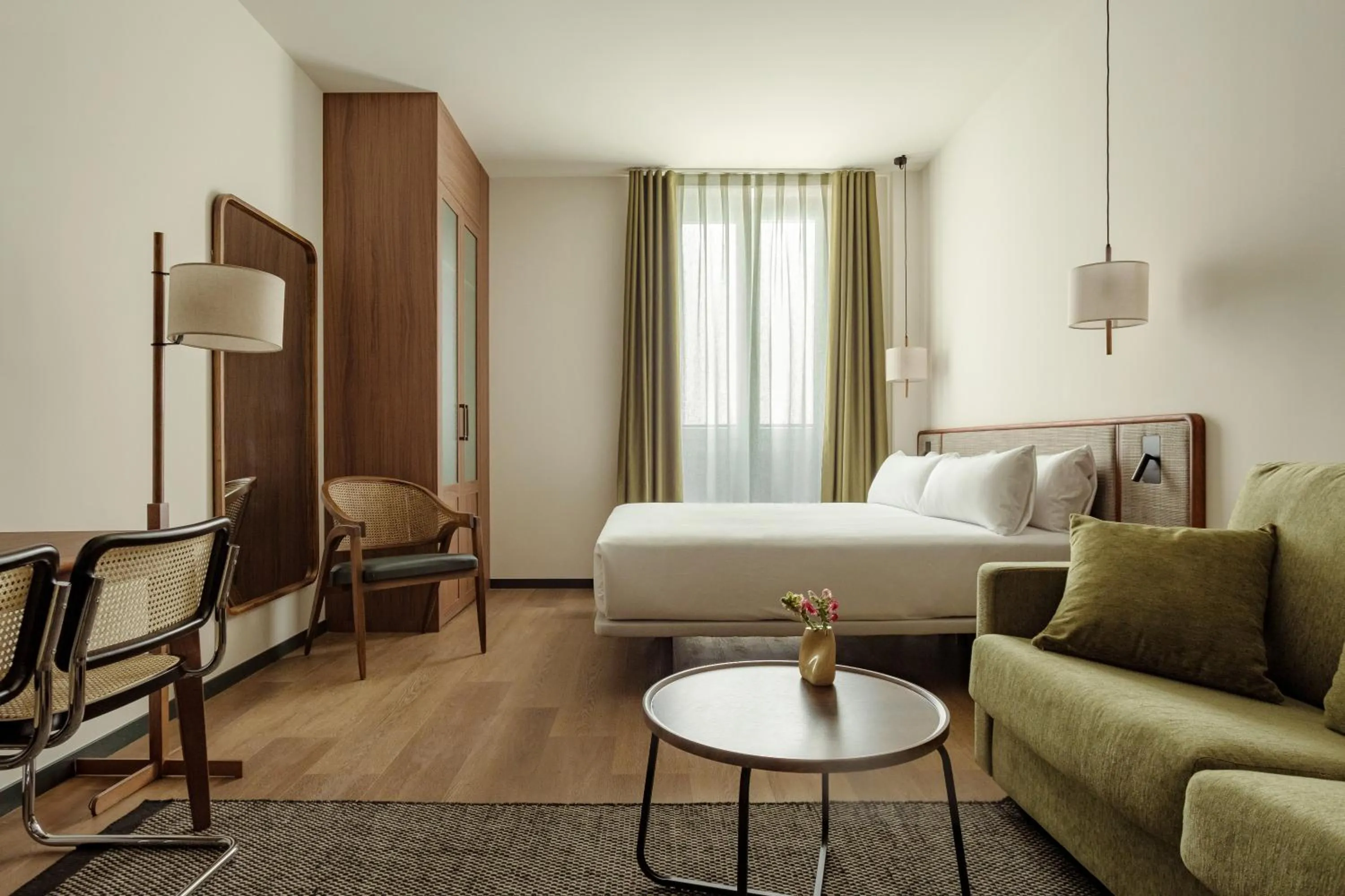 Batimont Suites & Apartments