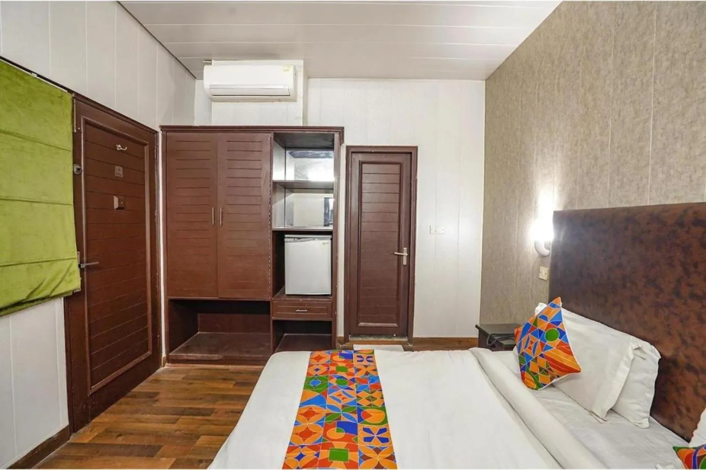 Bed in Niksen Hotel's At Saket