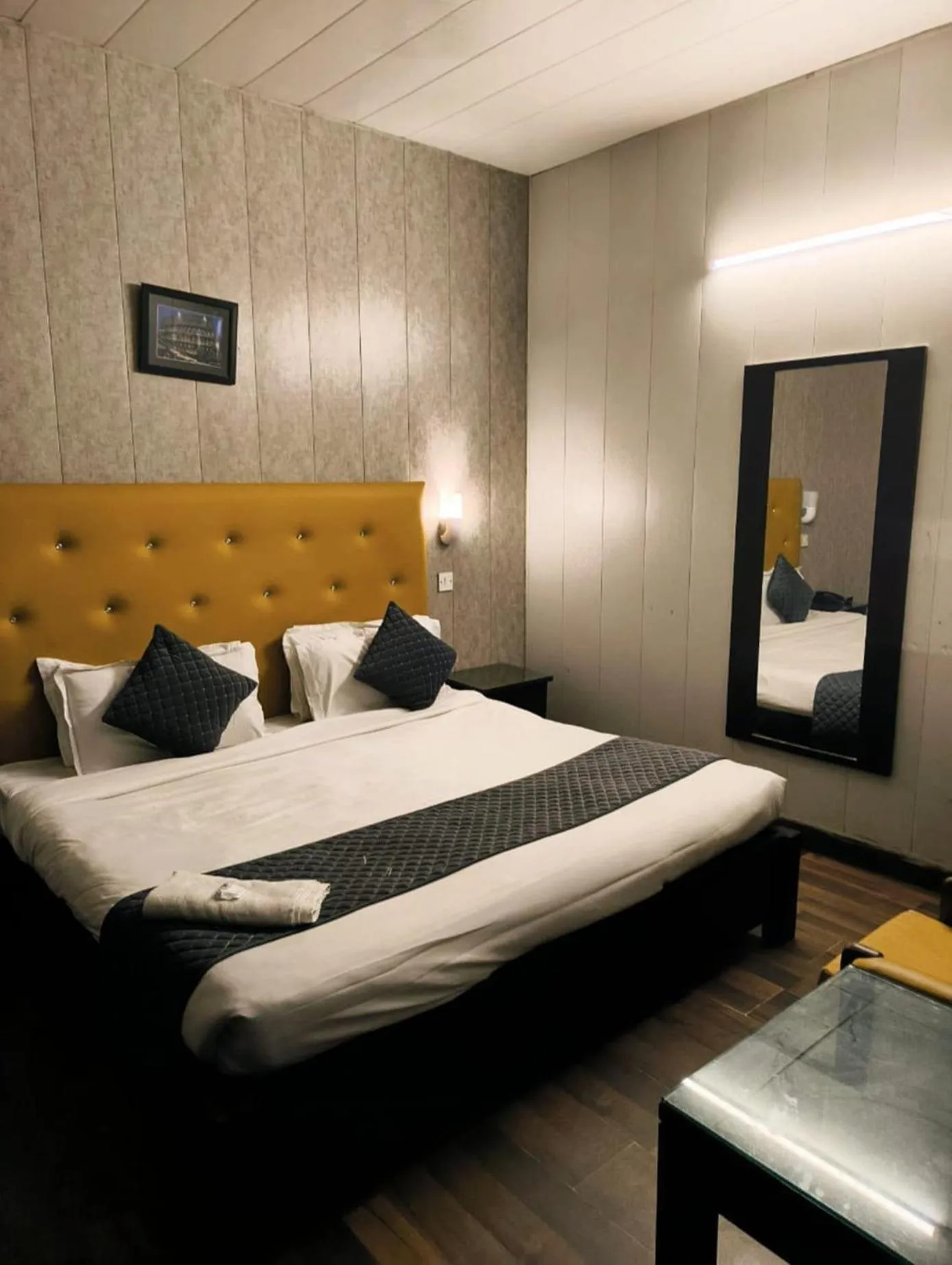 Bed in Niksen Hotel's At Saket