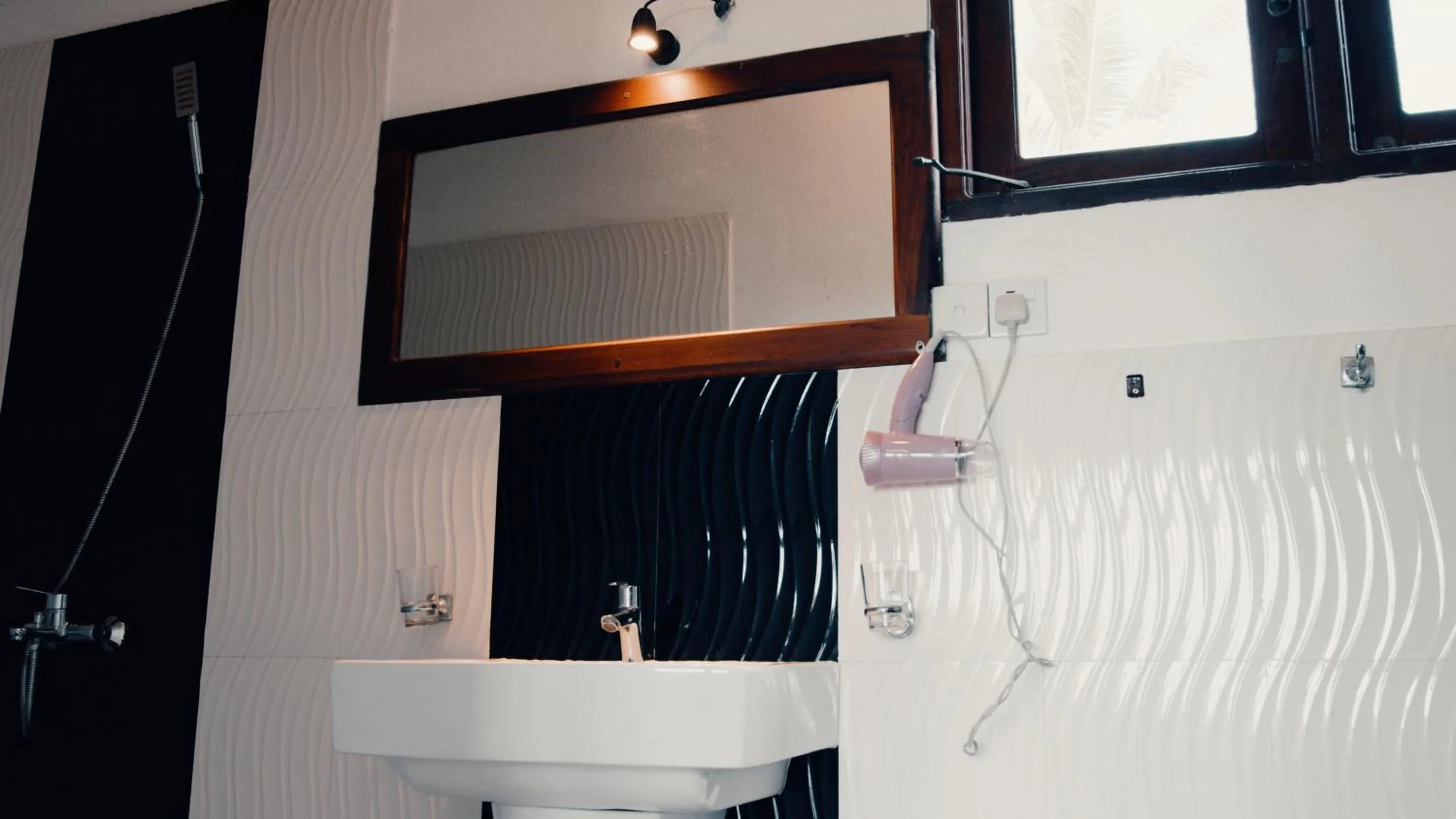 Bathroom in Seashore Mirissa