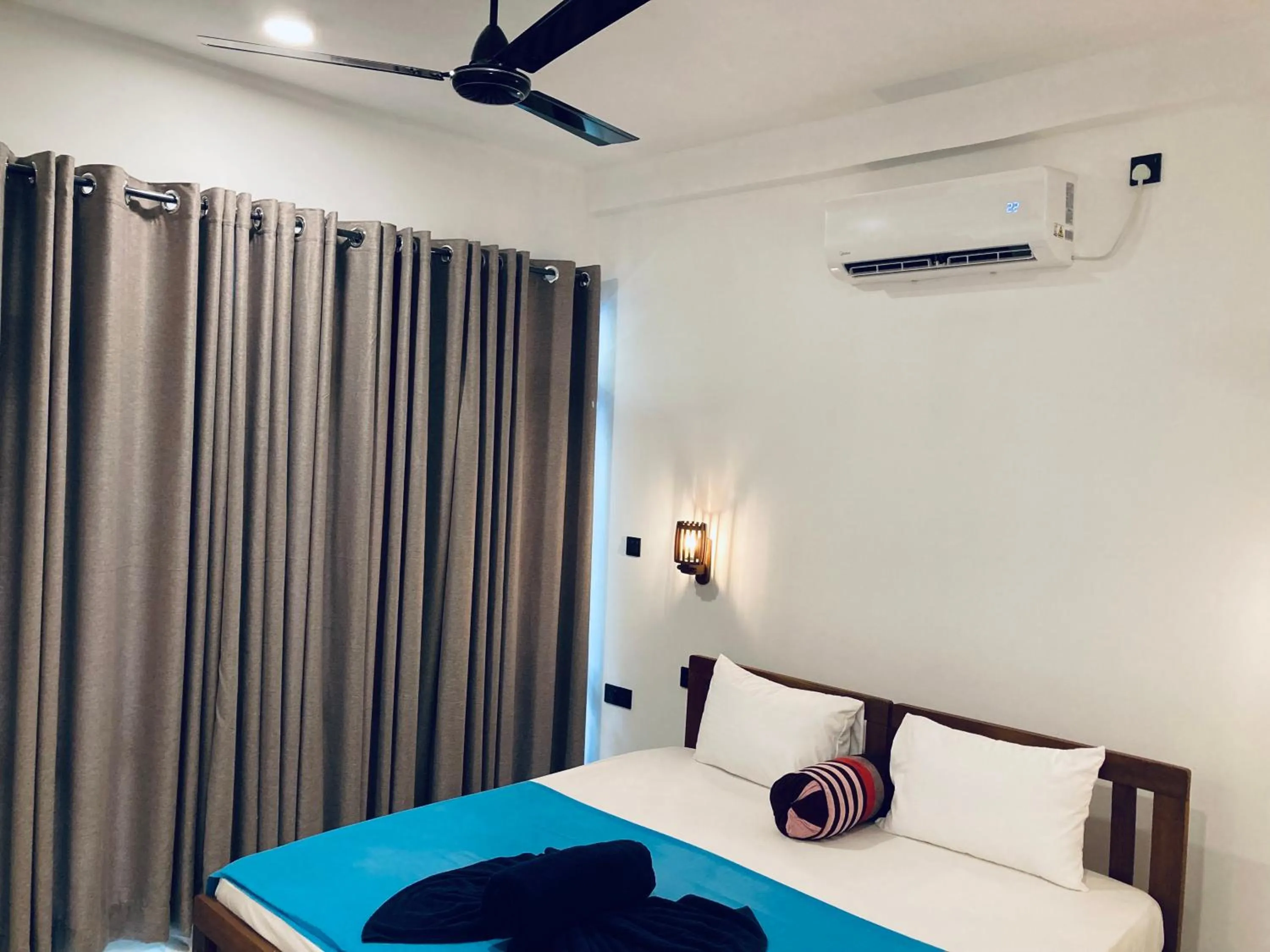 Bedroom, Bed in Seashore Mirissa