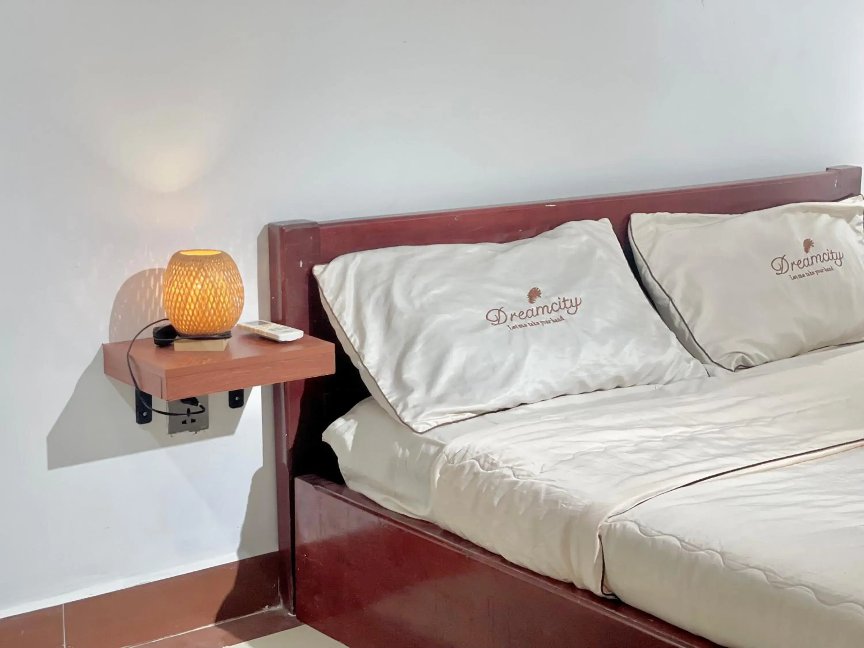 Budget Double Room in Sky hotel - Rooms & Free laundry - 50m to Royal Palace Budget Double Room in Sky hotel - Rooms & Free laundry - 50m to Royal Palace