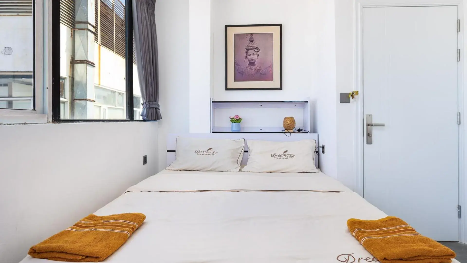 Standard Double Room in Sky hotel - Rooms & Free laundry - 50m to Royal Palace Standard Double Room in Sky hotel - Rooms & Free laundry - 50m to Royal Palace