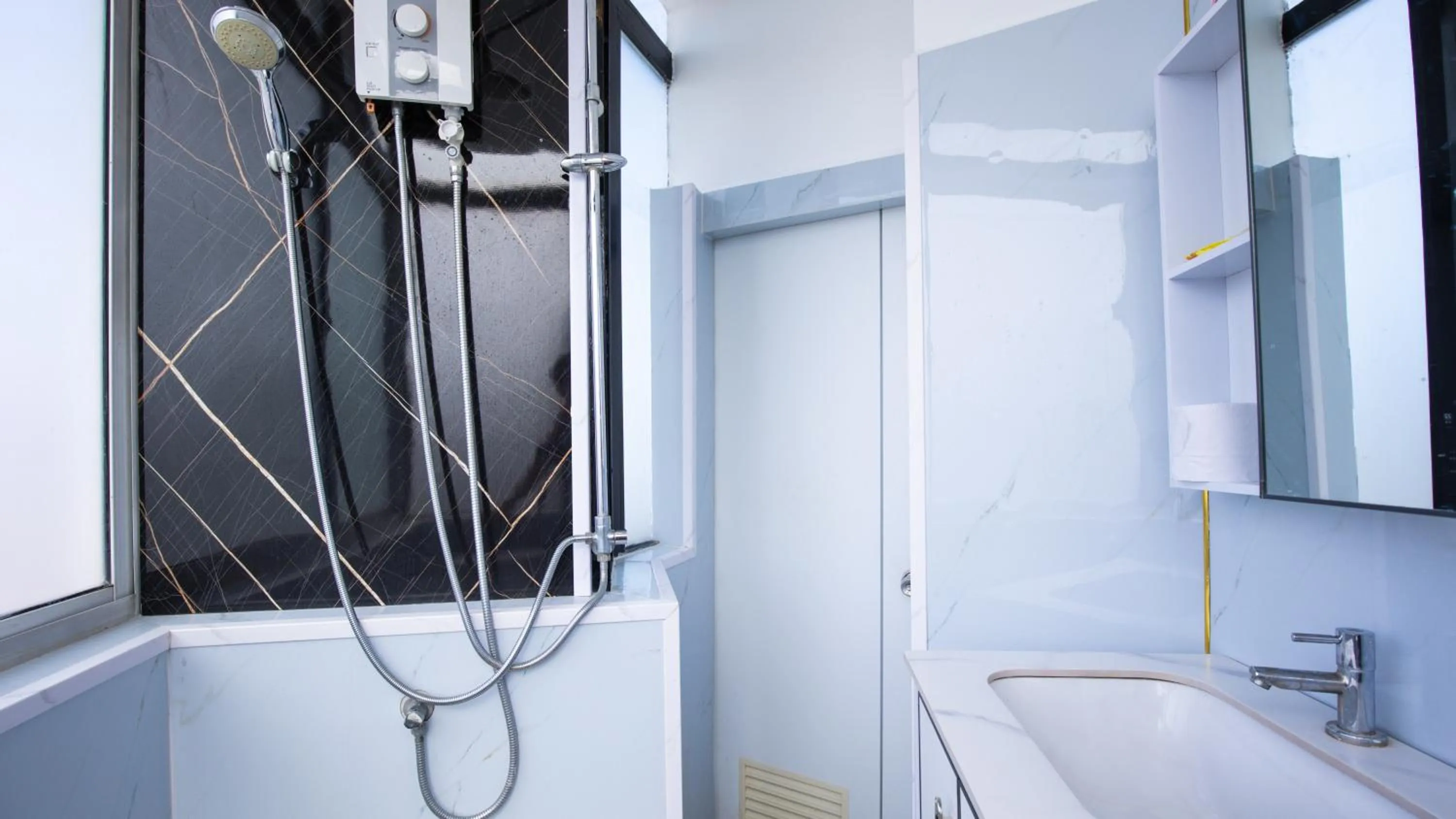 Sky hotel - Rooms & Free laundry - 50m to Royal Palace