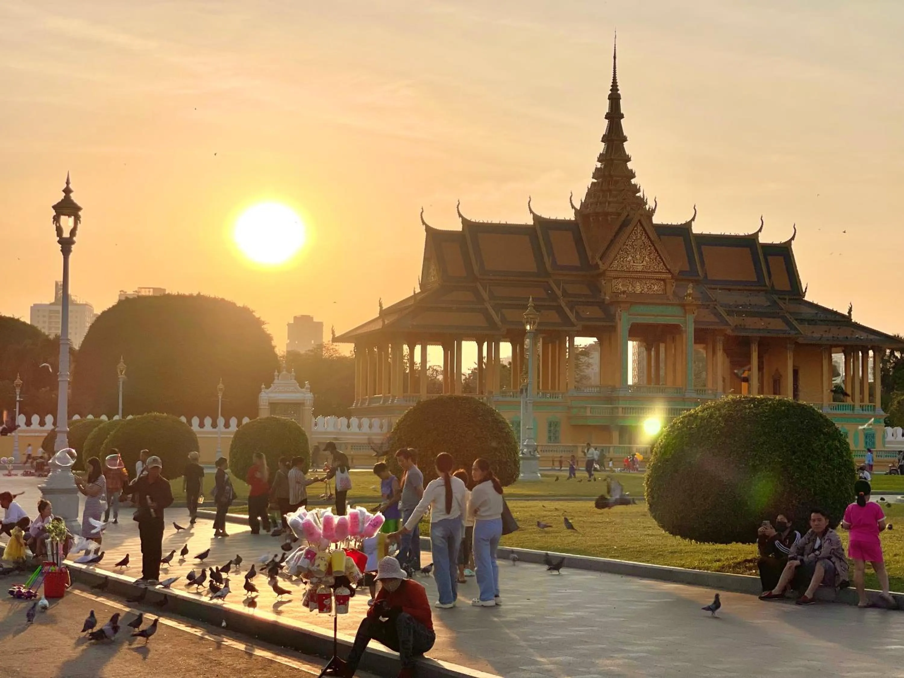 Sky hotel - Rooms & Free laundry - 50m to Royal Palace