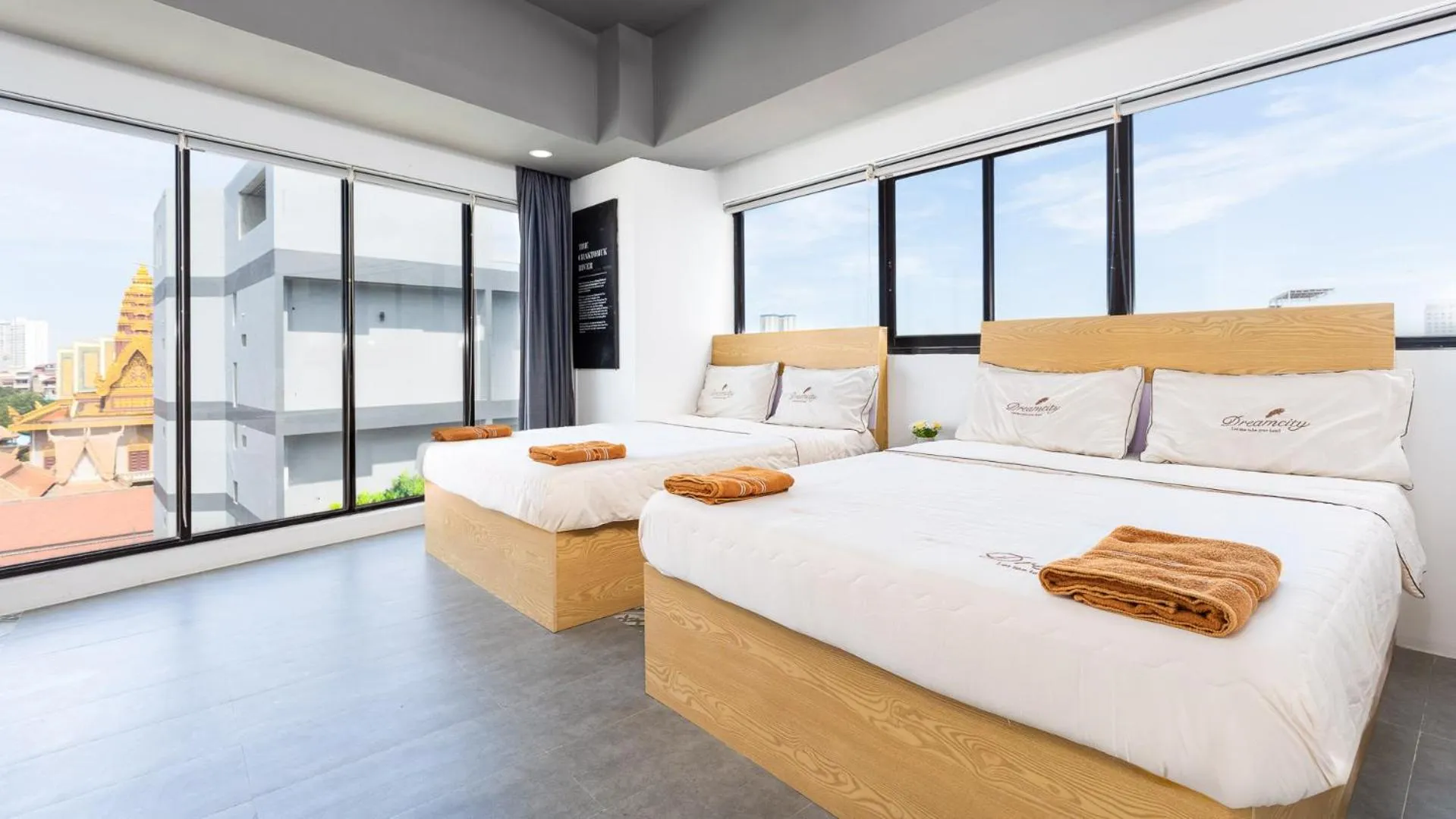 Bed in Sky hotel - Rooms & Free laundry - 50m to Royal Palace