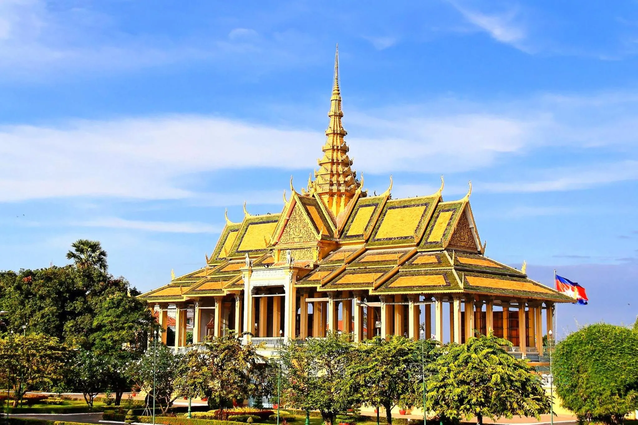 Sky hotel - Rooms & Free laundry - 50m to Royal Palace