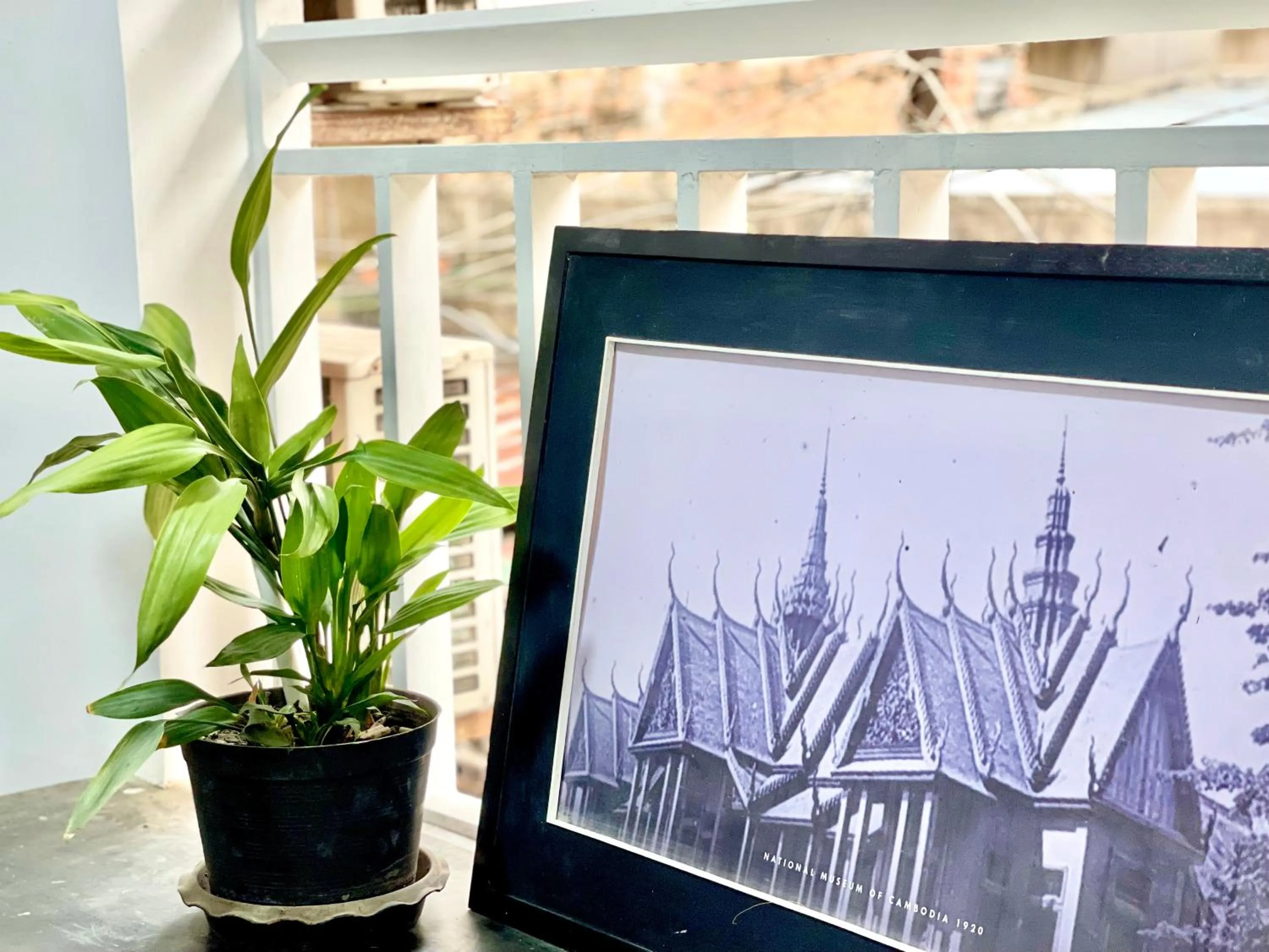 Sky hotel - Rooms & Free laundry - 50m to Royal Palace