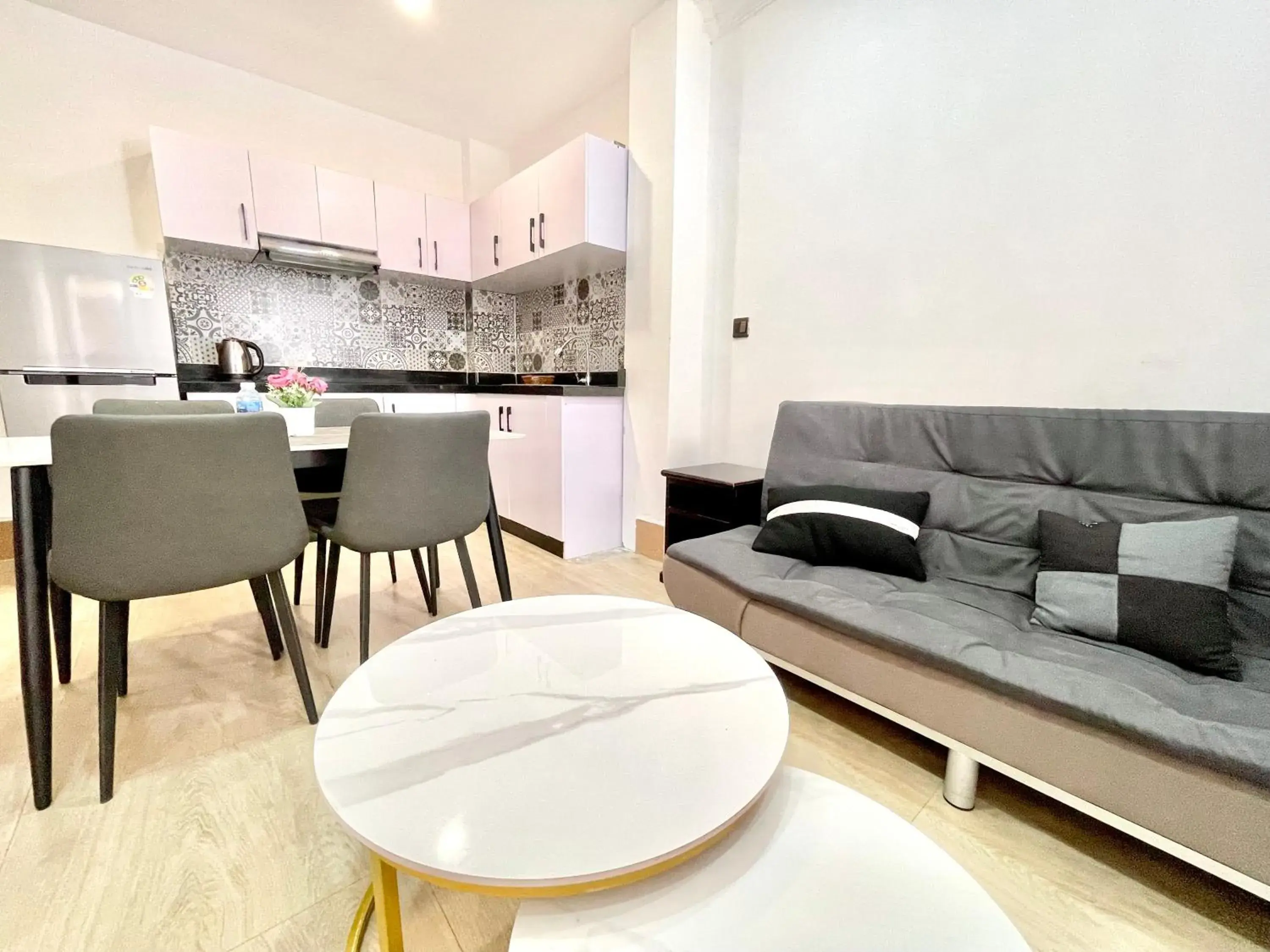 Two-Bedroom Apartment with Balcony in Sky hotel - Rooms & Free laundry - 50m to Royal Palace Two-Bedroom Apartment with Balcony in Sky hotel - Rooms & Free laundry - 50m to Royal Palace