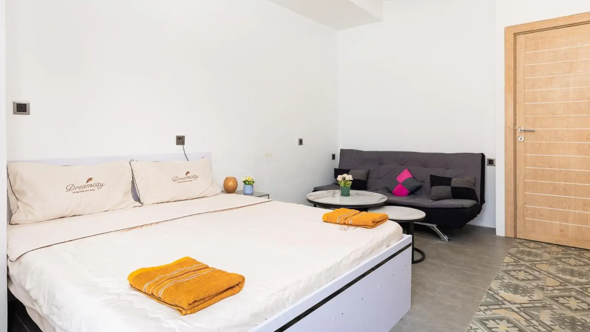 Deluxe Double Room with Balcony in Sky hotel - Rooms & Free laundry - 50m to Royal Palace Deluxe Double Room with Balcony in Sky hotel - Rooms & Free laundry - 50m to Royal Palace