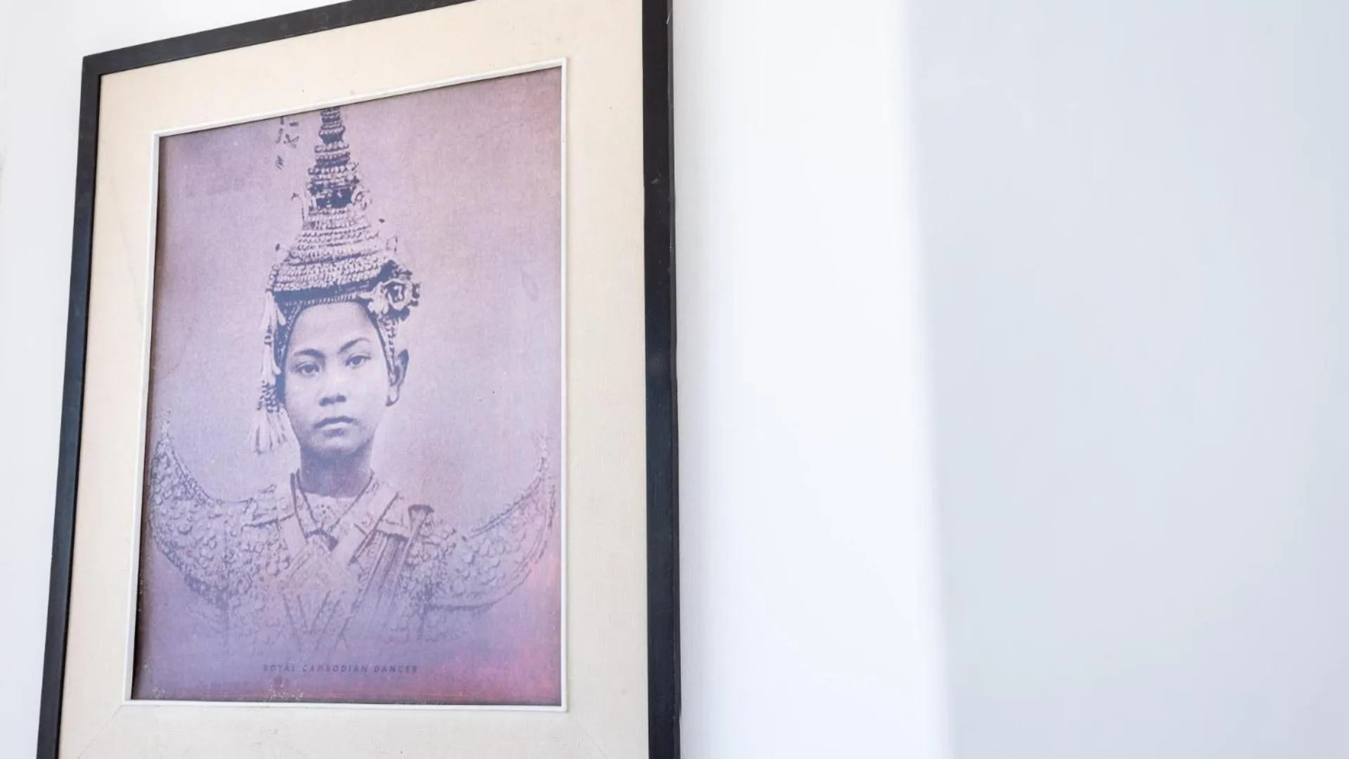 Sky hotel - Rooms & Free laundry - 50m to Royal Palace