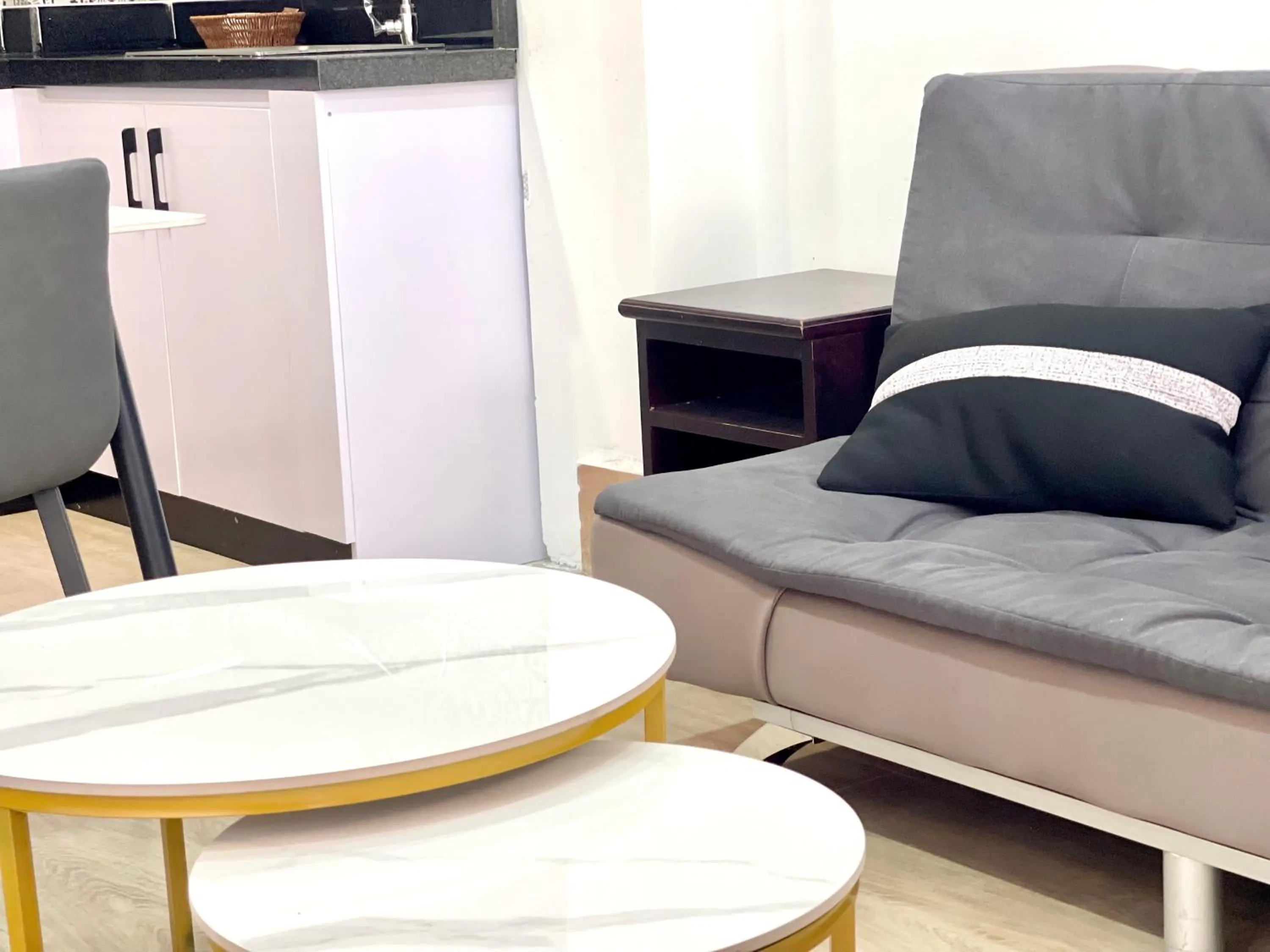 Sky hotel - Rooms & Free laundry - 50m to Royal Palace