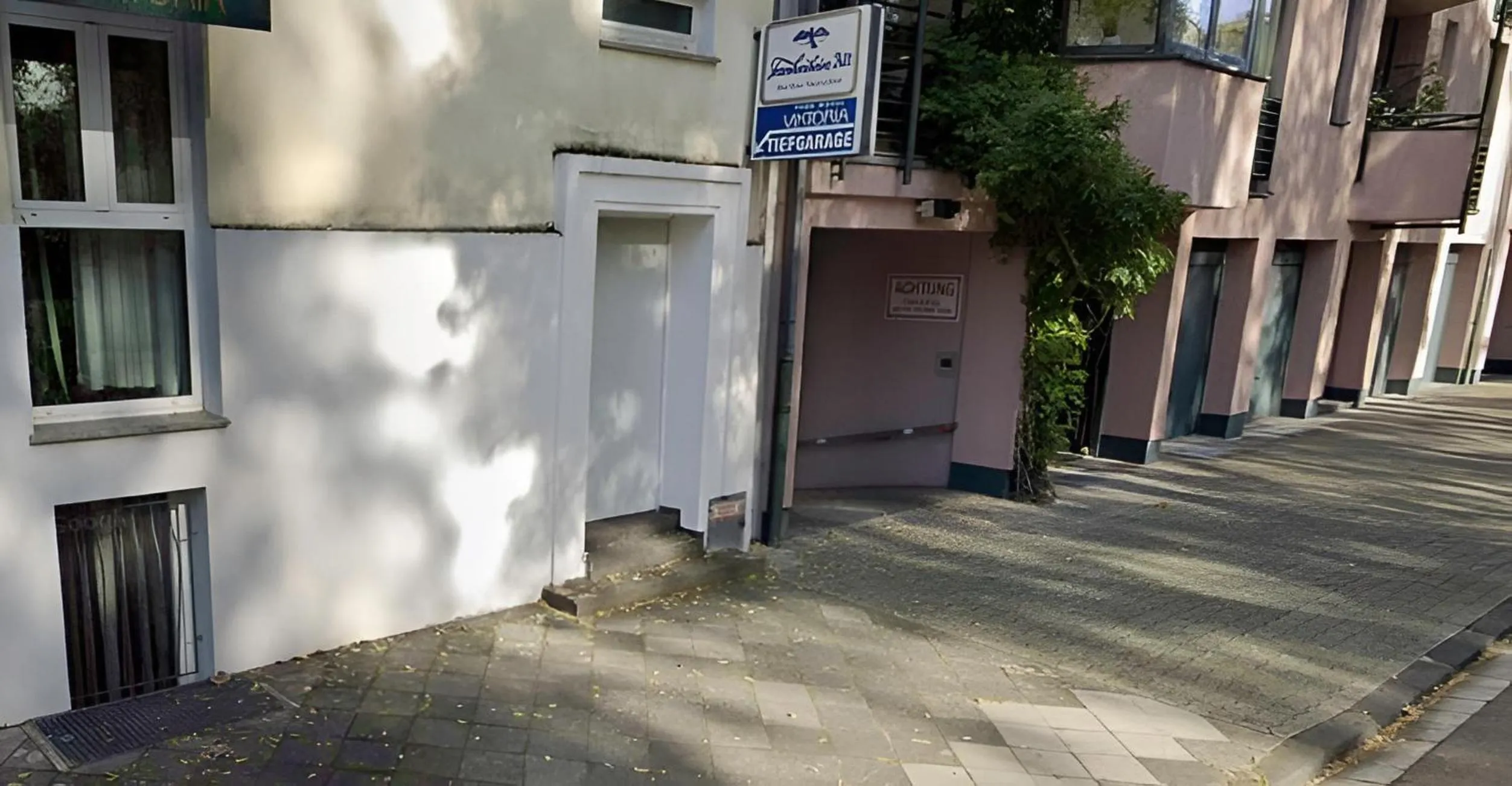 Parking in Hotel Viktoria Düsseldorf-Neuss - Self Check-In