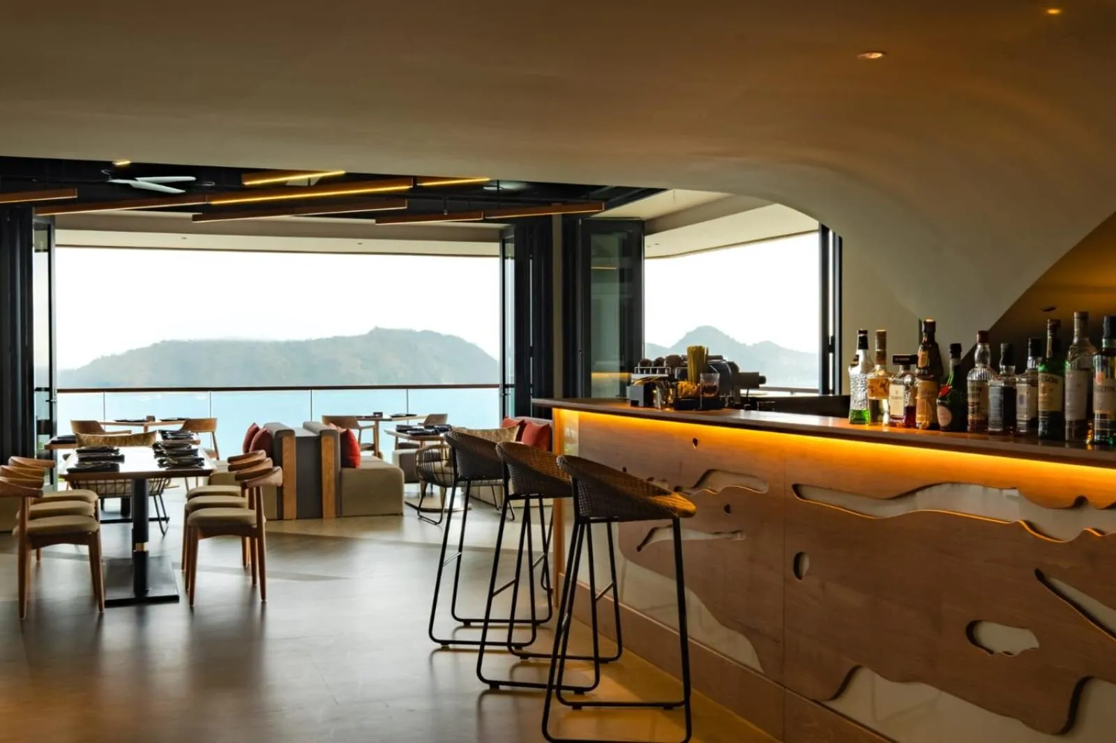 Restaurant/places to eat in Katamaran Hotel & Resort Komodo