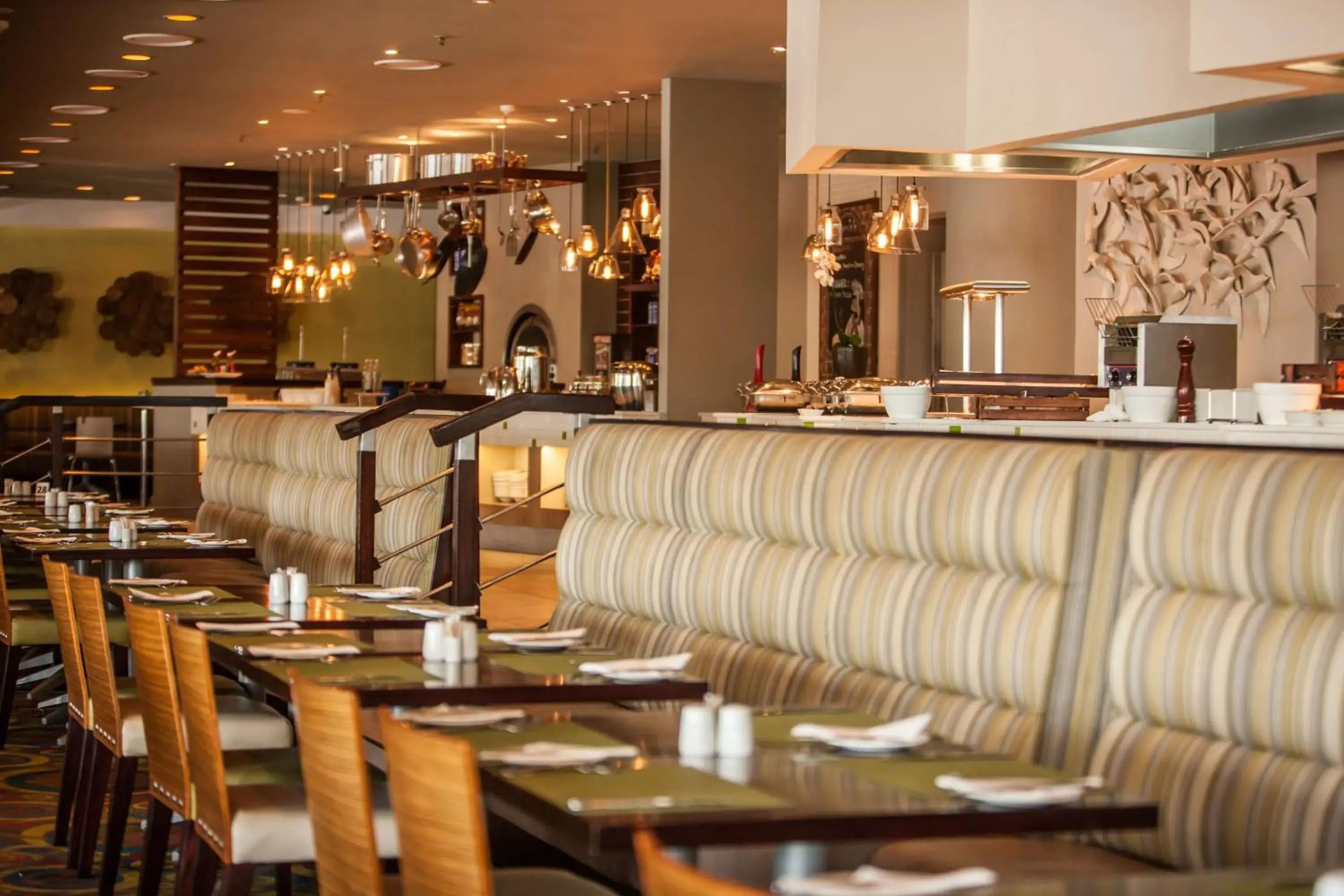 Restaurant/places to eat in Garden Court Marine Parade Restaurant/places to eat in Garden Court Marine Parade