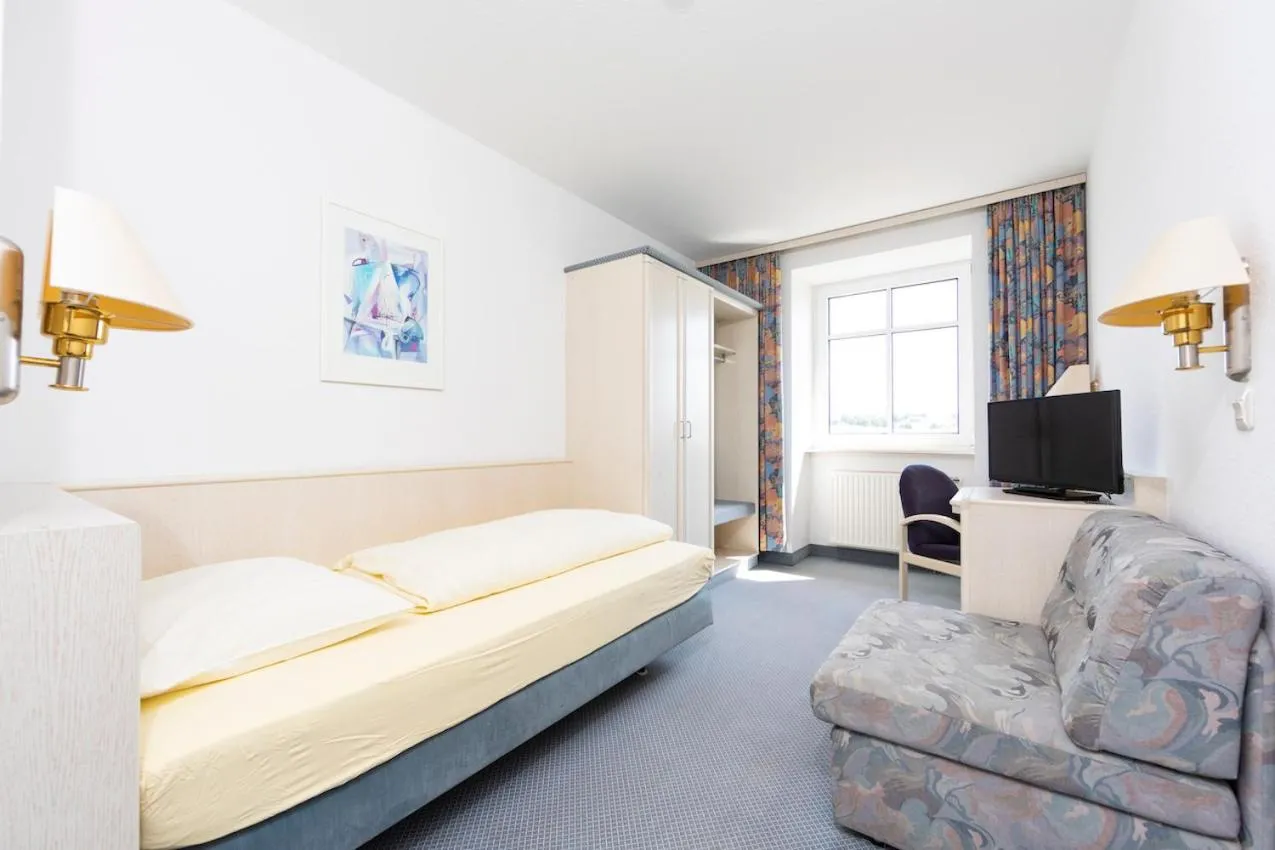 Photo of the whole room in Landhotel Reith Fulda - Künzell