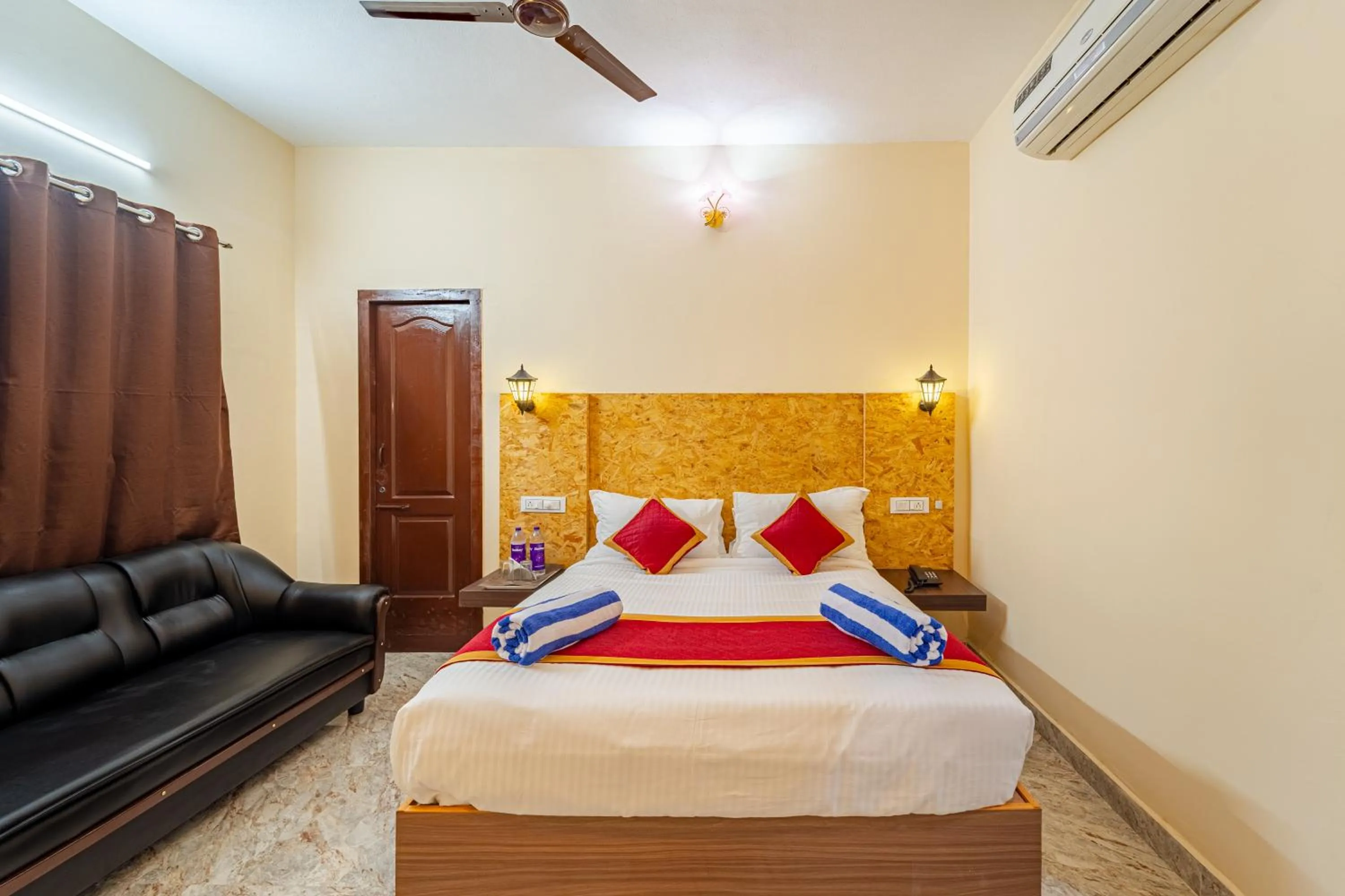 air conditioner, Bed in Hotel De Jardin Pondicherry with Swimming Pool