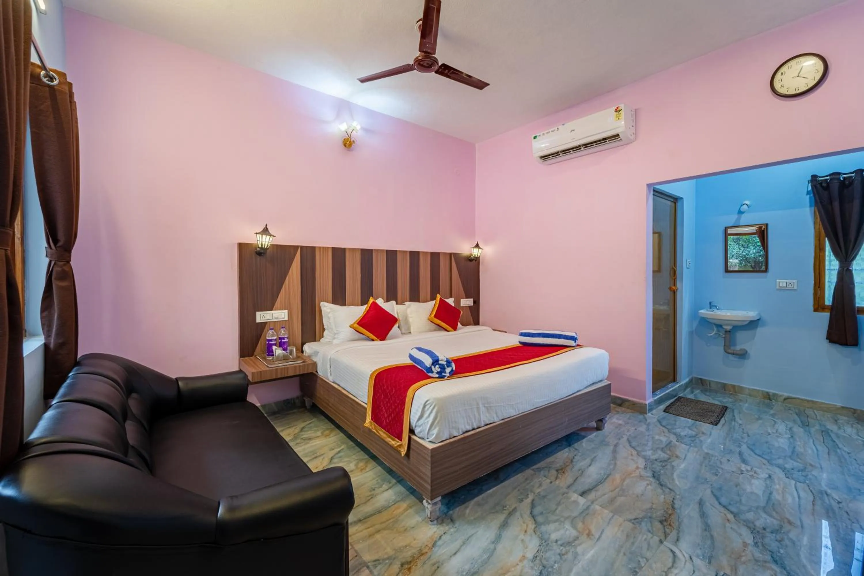 Bed in Hotel De Jardin Pondicherry with Swimming Pool