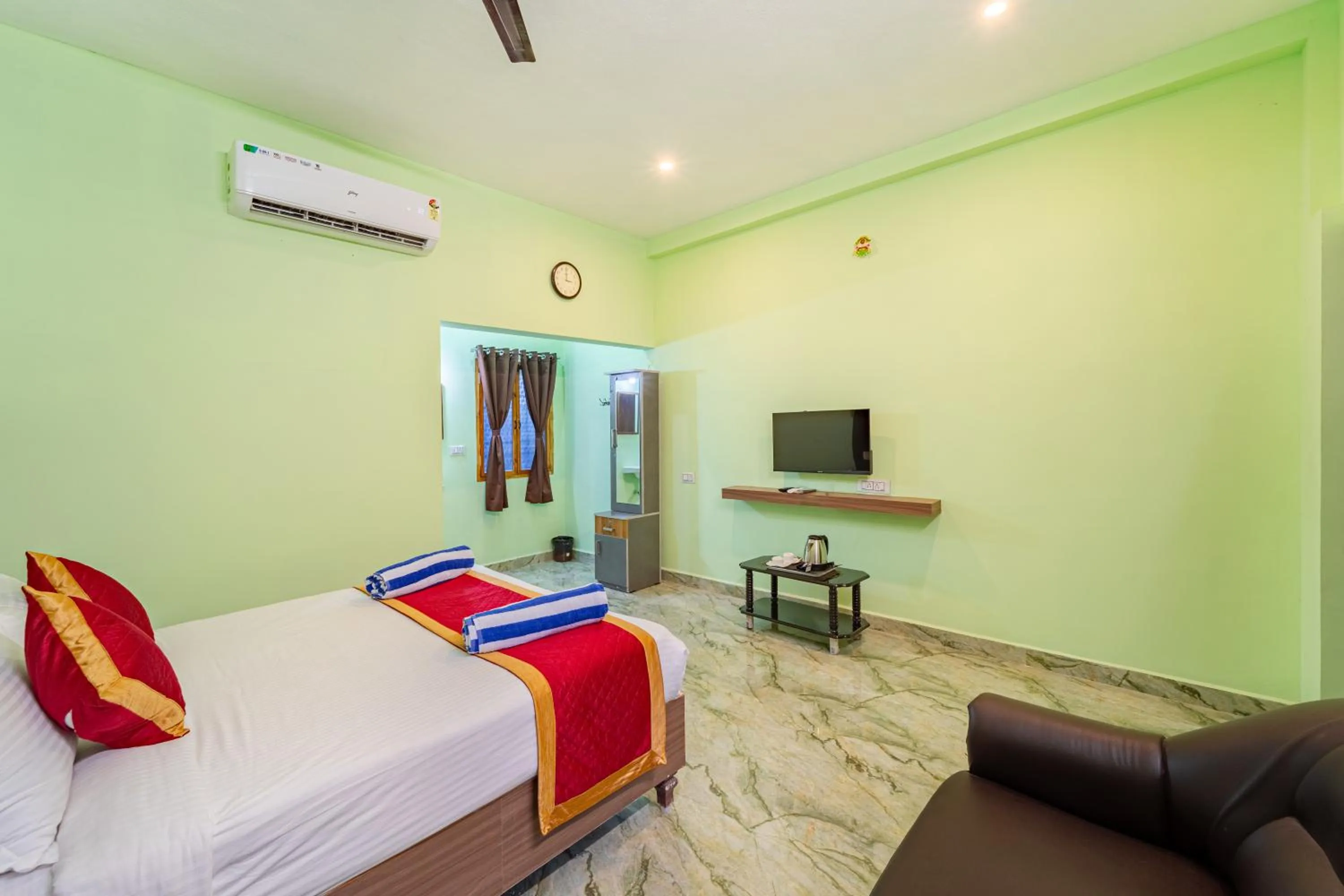 Bed in Hotel De Jardin Pondicherry with Swimming Pool