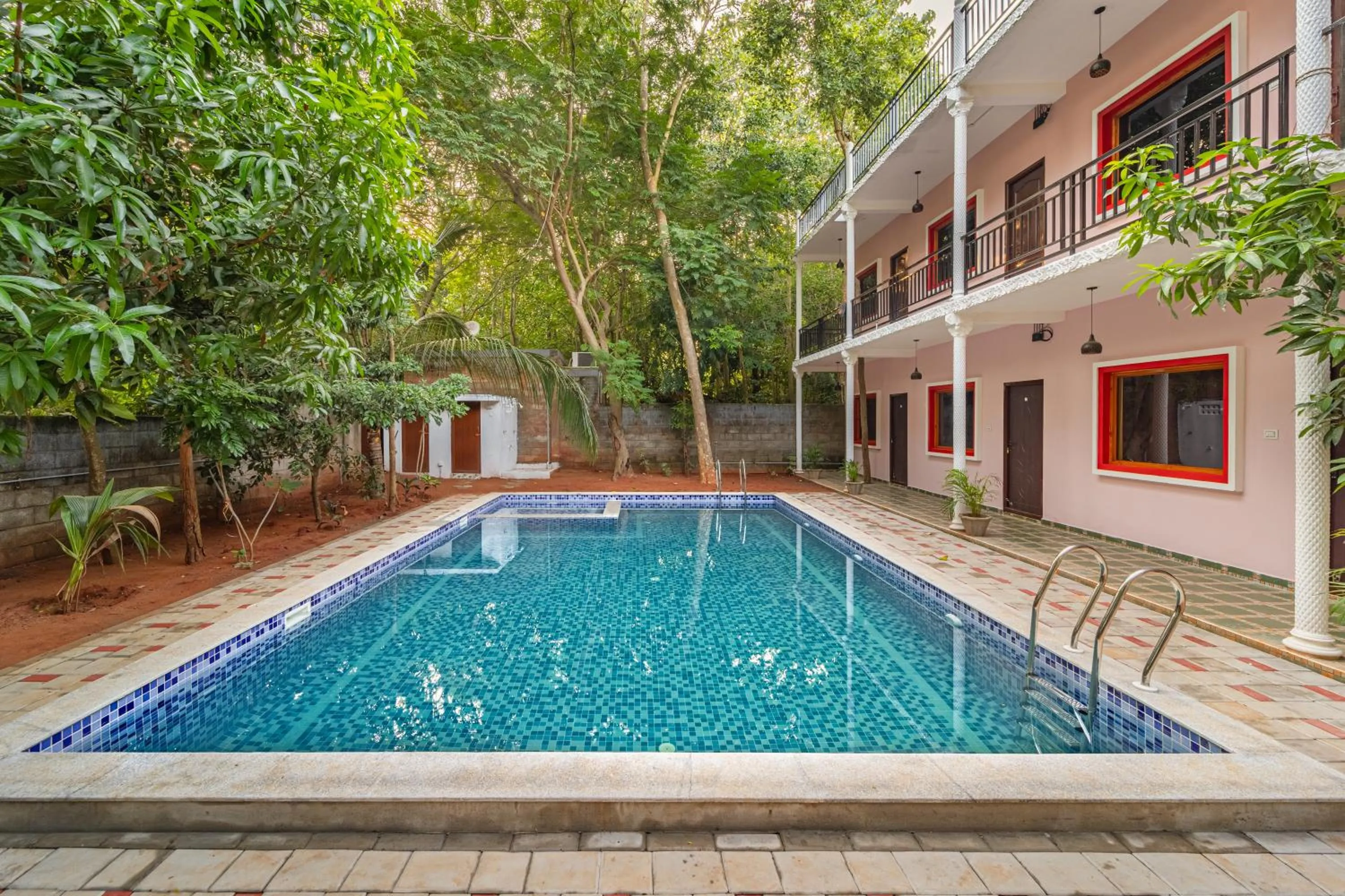 Swimming pool in Hotel De Jardin Pondicherry with Swimming Pool