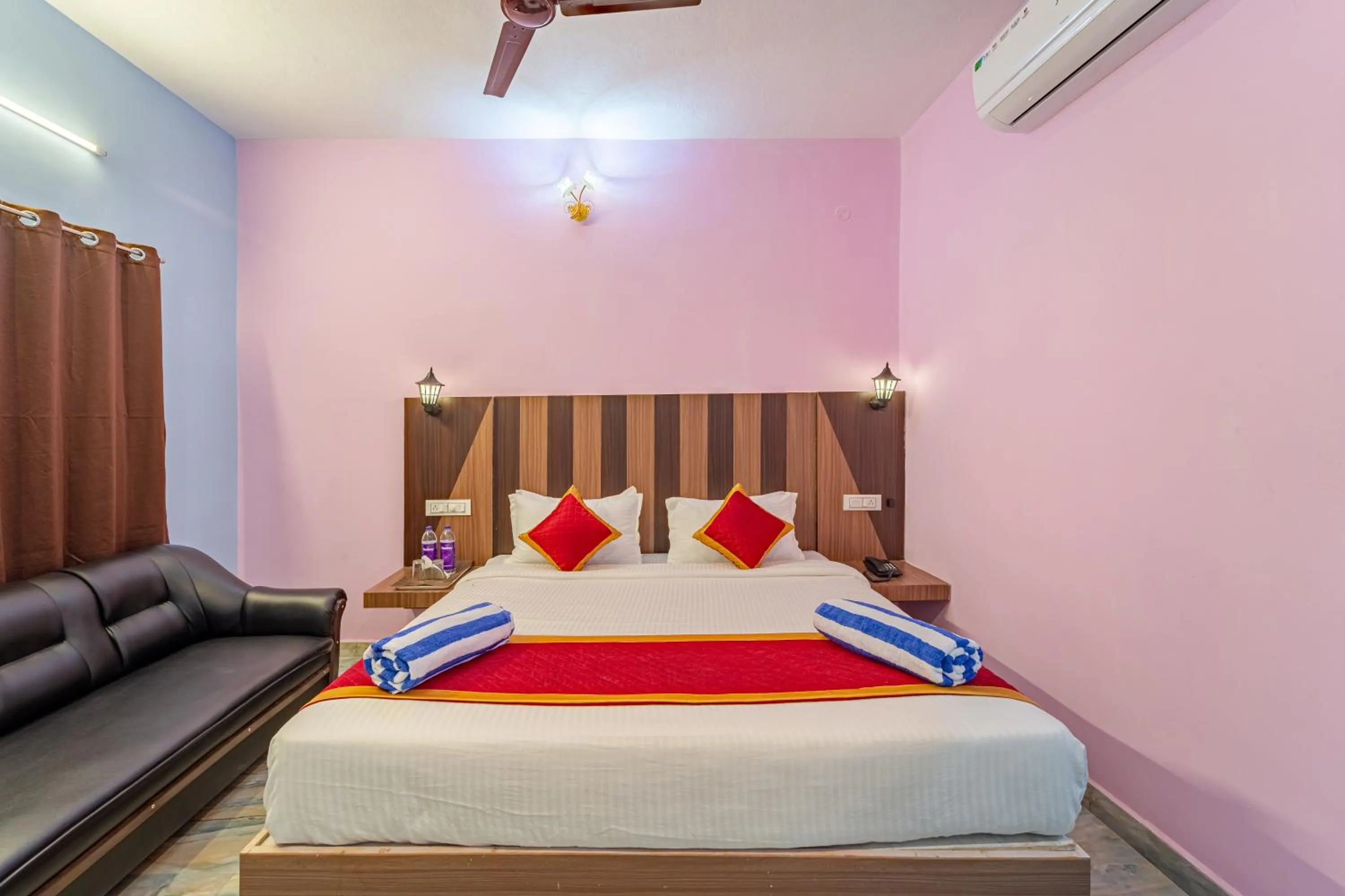Bed in Hotel De Jardin Pondicherry with Swimming Pool