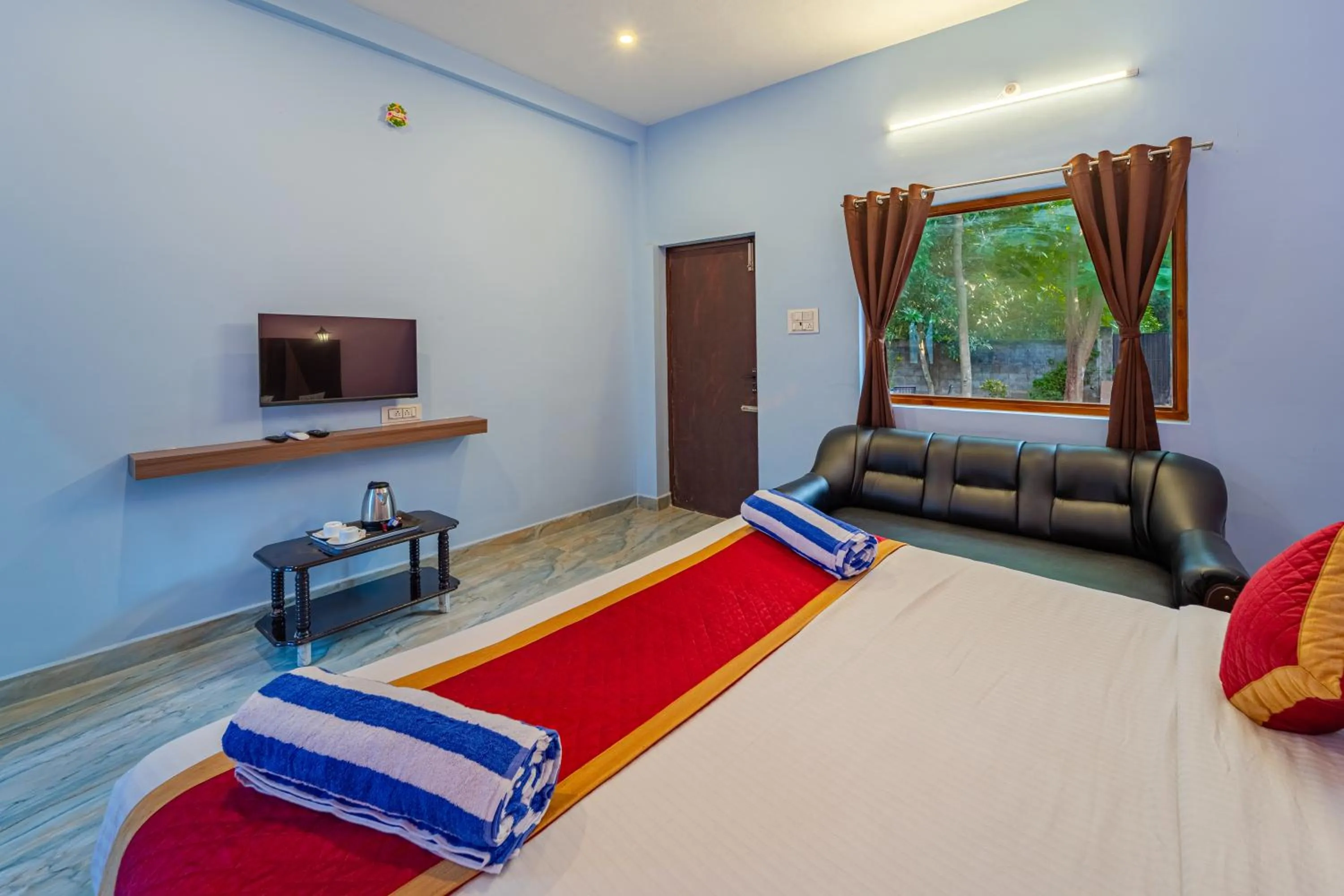 Bed in Hotel De Jardin Pondicherry with Swimming Pool