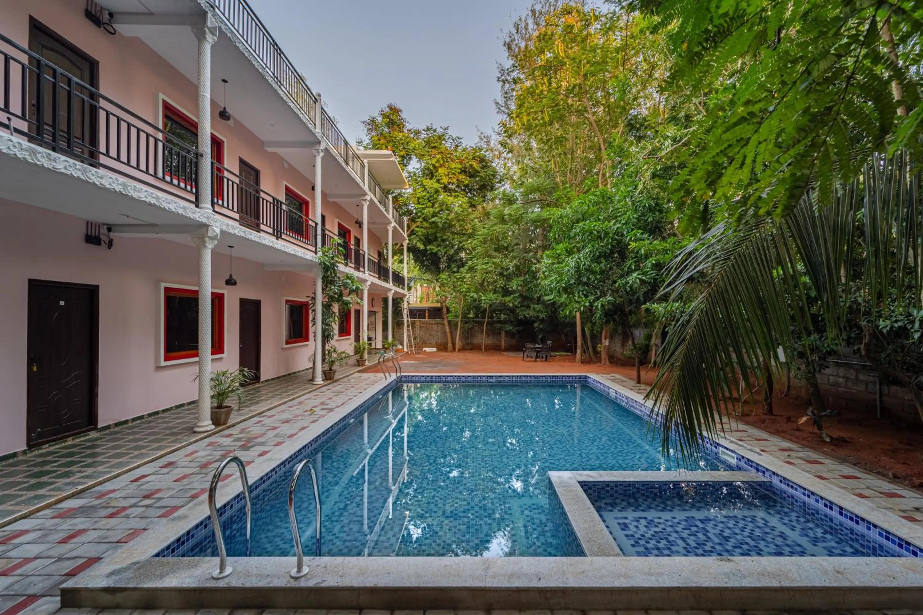 Swimming pool in Hotel De Jardin Pondicherry with Swimming Pool