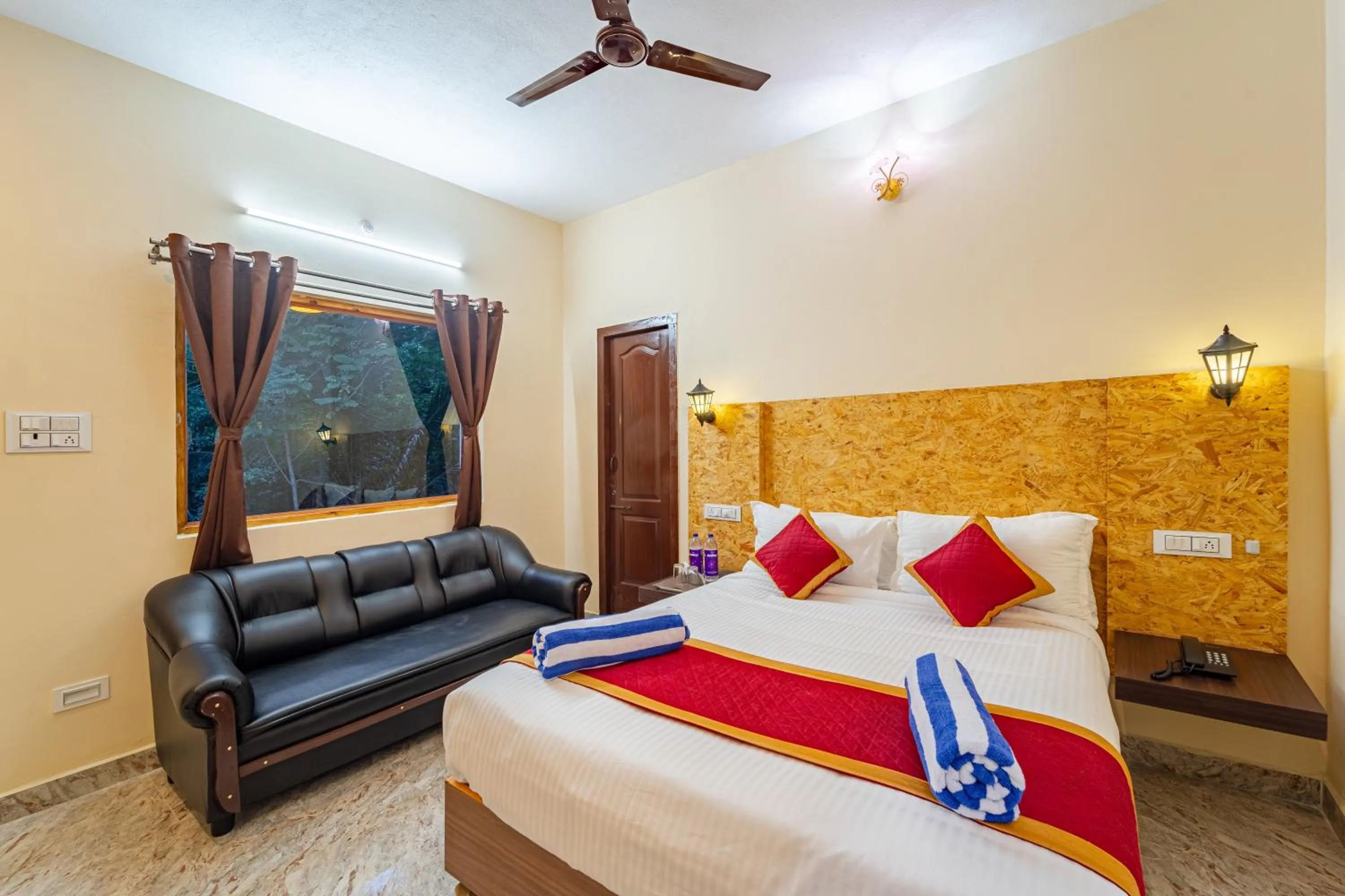 Photo of the whole room, Bed in Hotel De Jardin Pondicherry with Swimming Pool