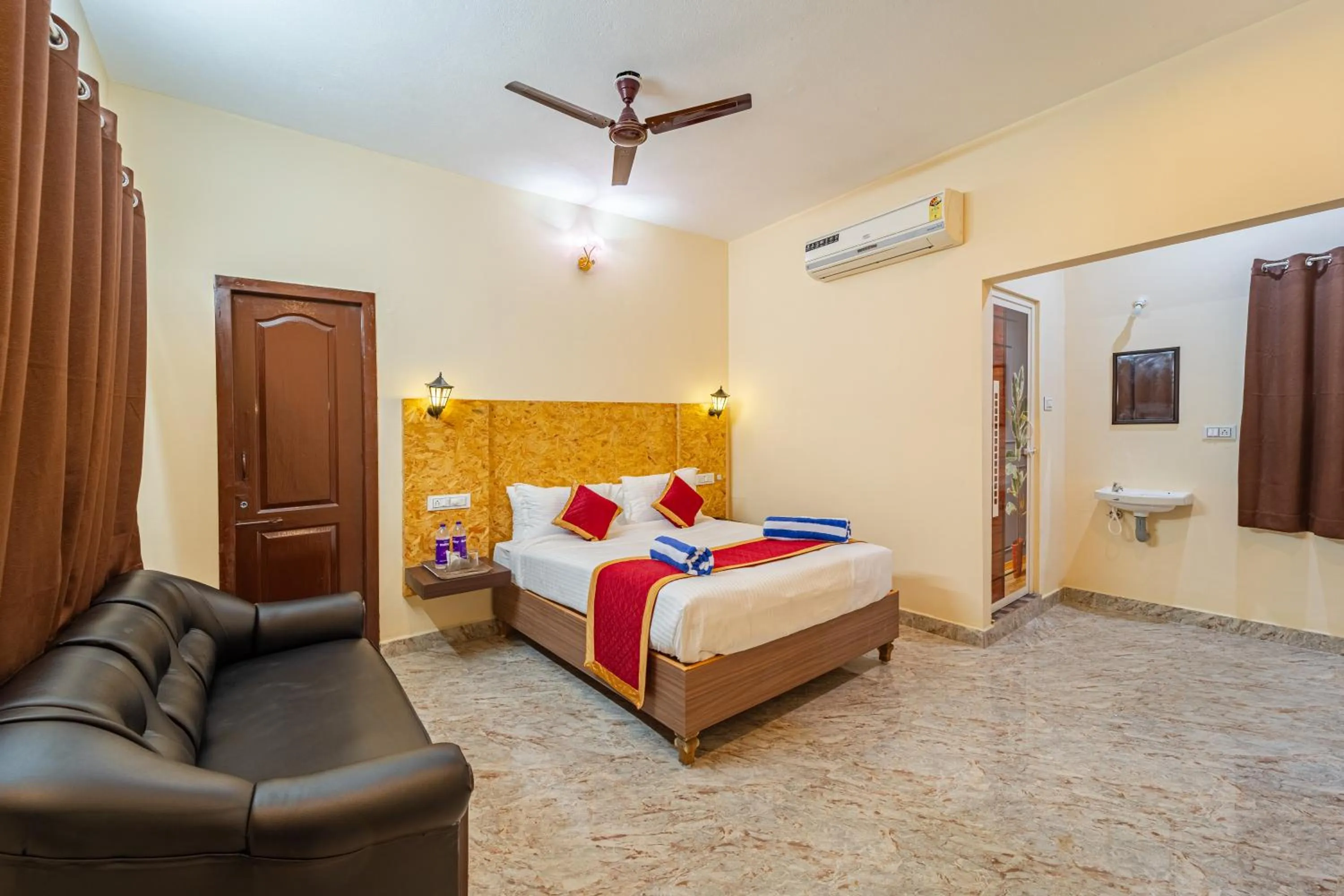 Bedroom, Bed in Hotel De Jardin Pondicherry with Swimming Pool