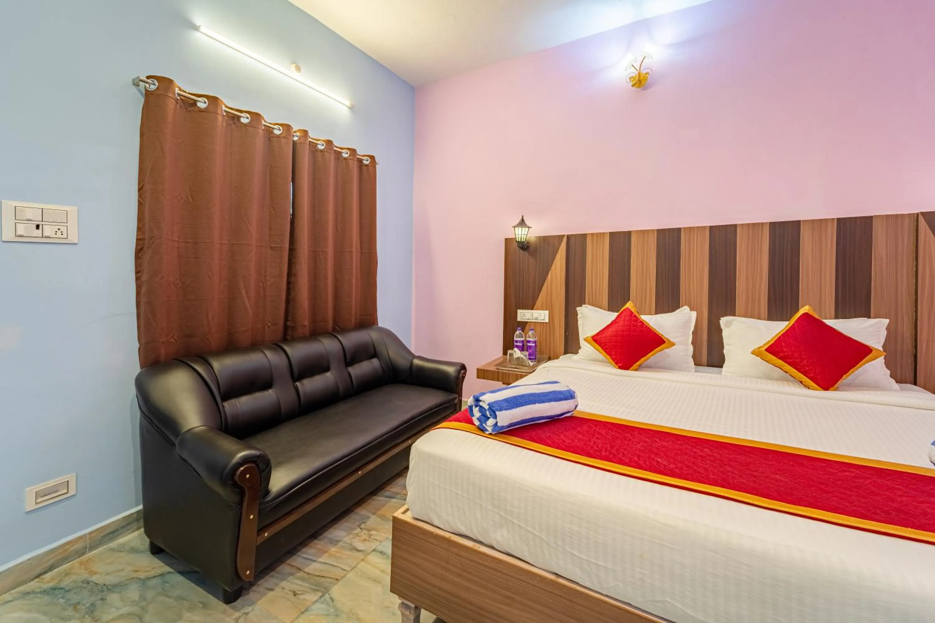 Bed in Hotel De Jardin Pondicherry with Swimming Pool