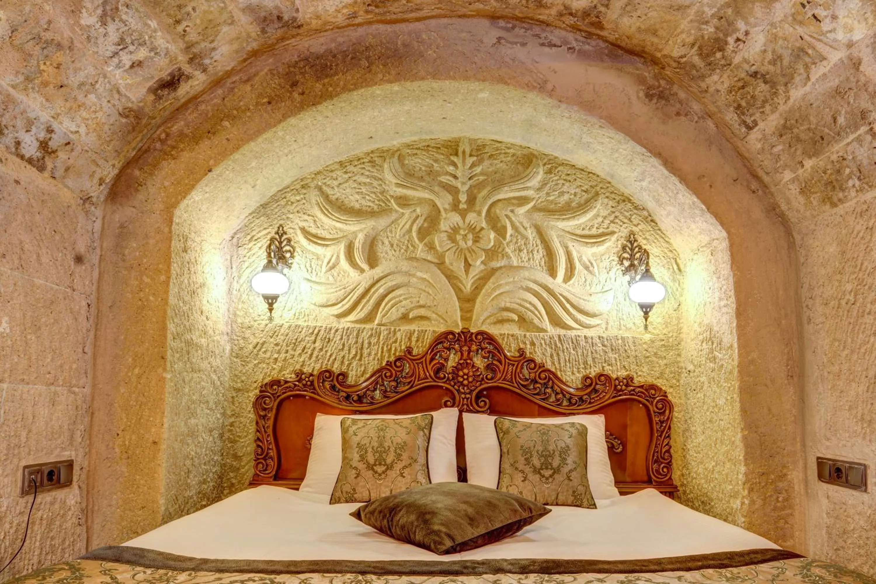 Bed in Kasr-ı Kapadokya Cave Suites