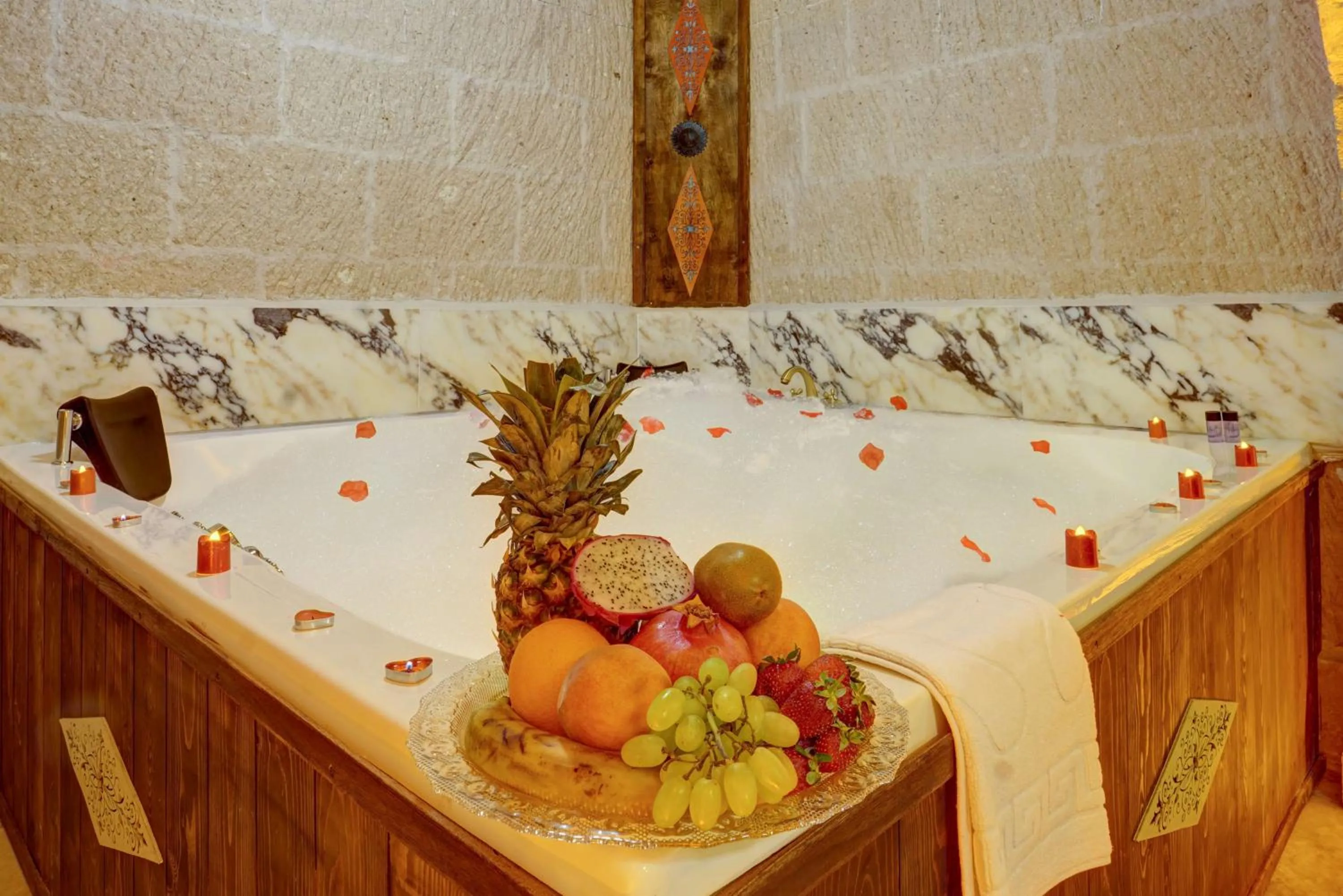 Hot Tub in Kasr-ı Kapadokya Cave Suites