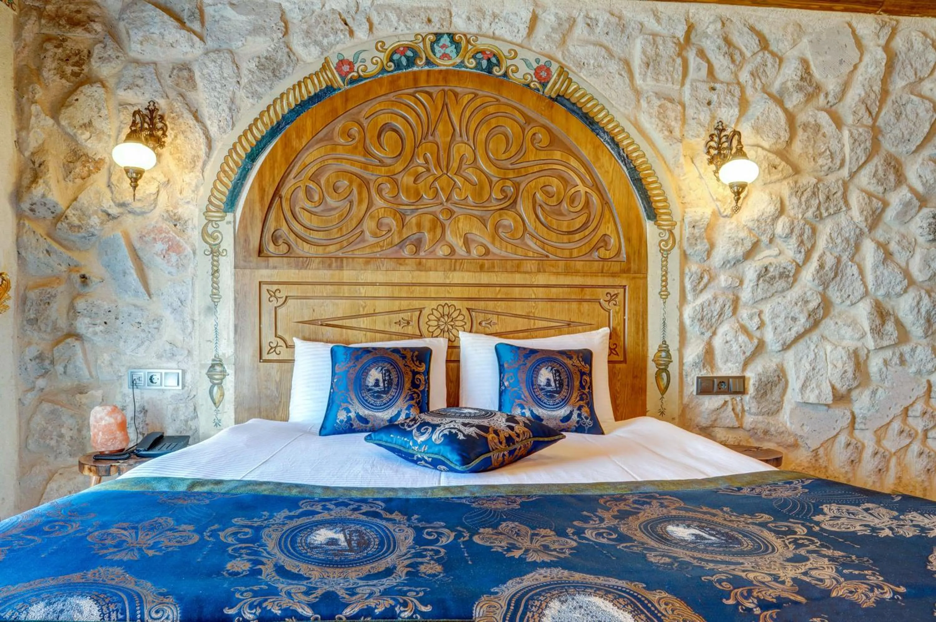 Bed in Kasr-ı Kapadokya Cave Suites