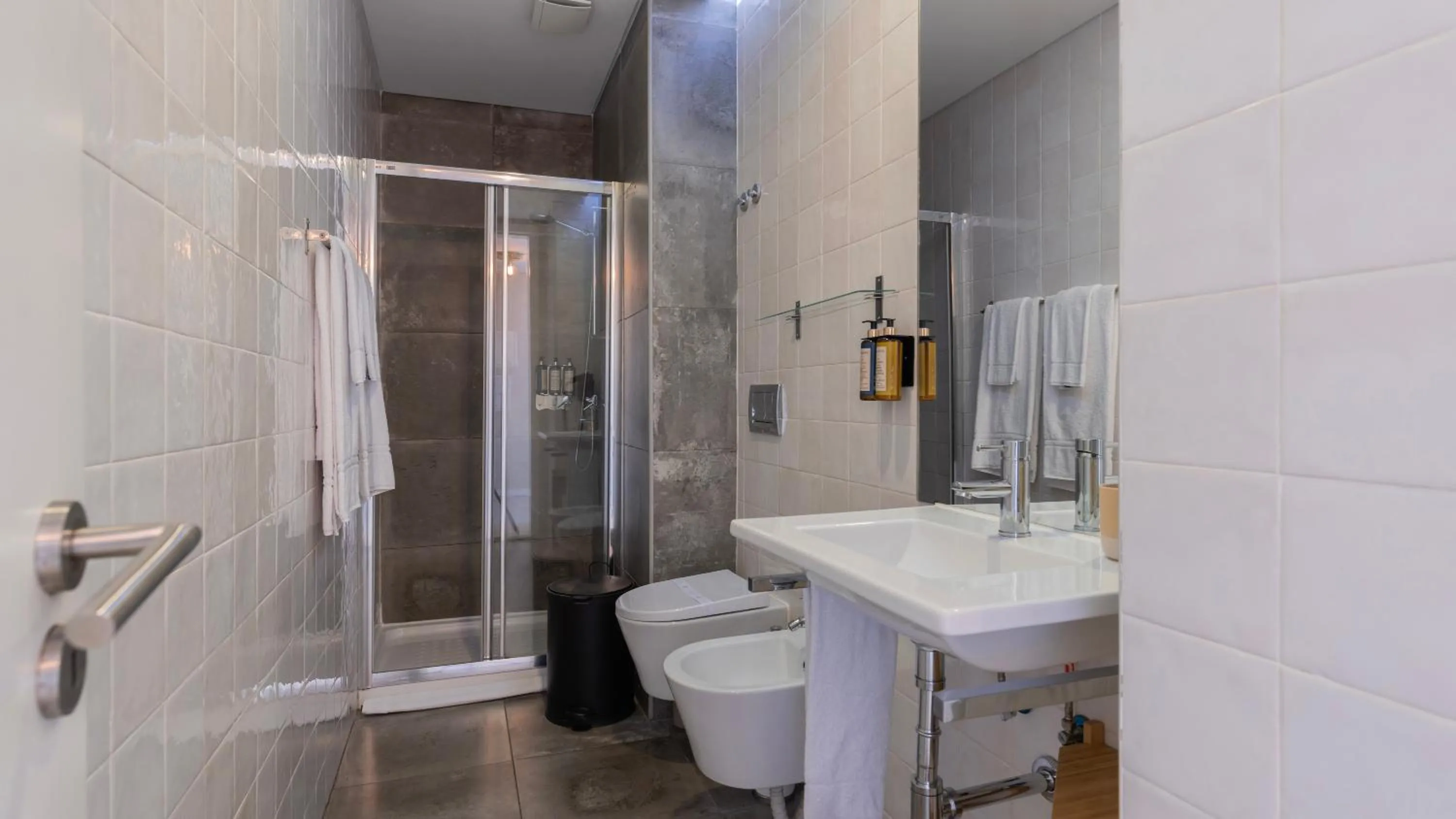 Bathroom in Carmo 43