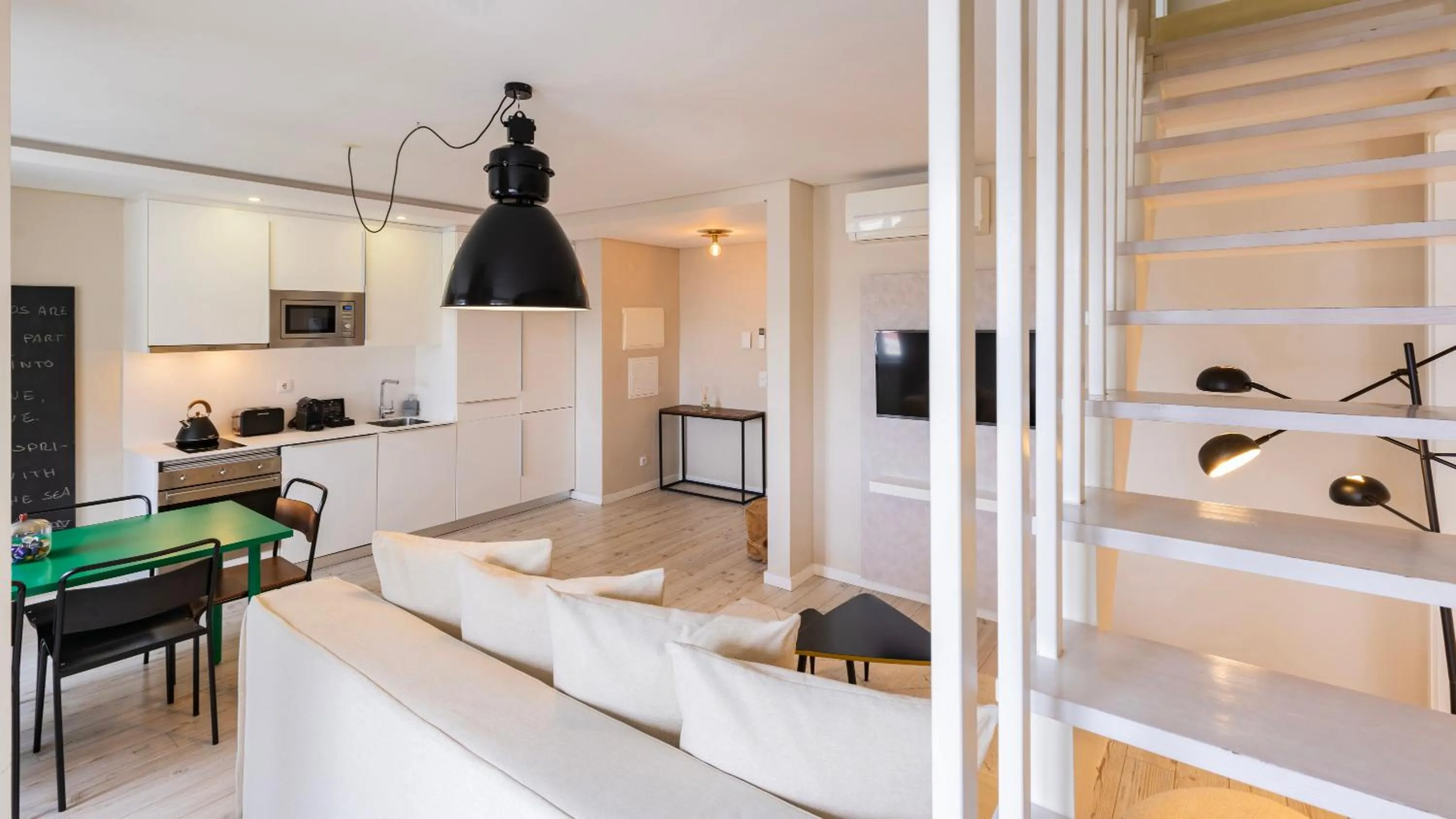 Kitchen or kitchenette in Carmo 43