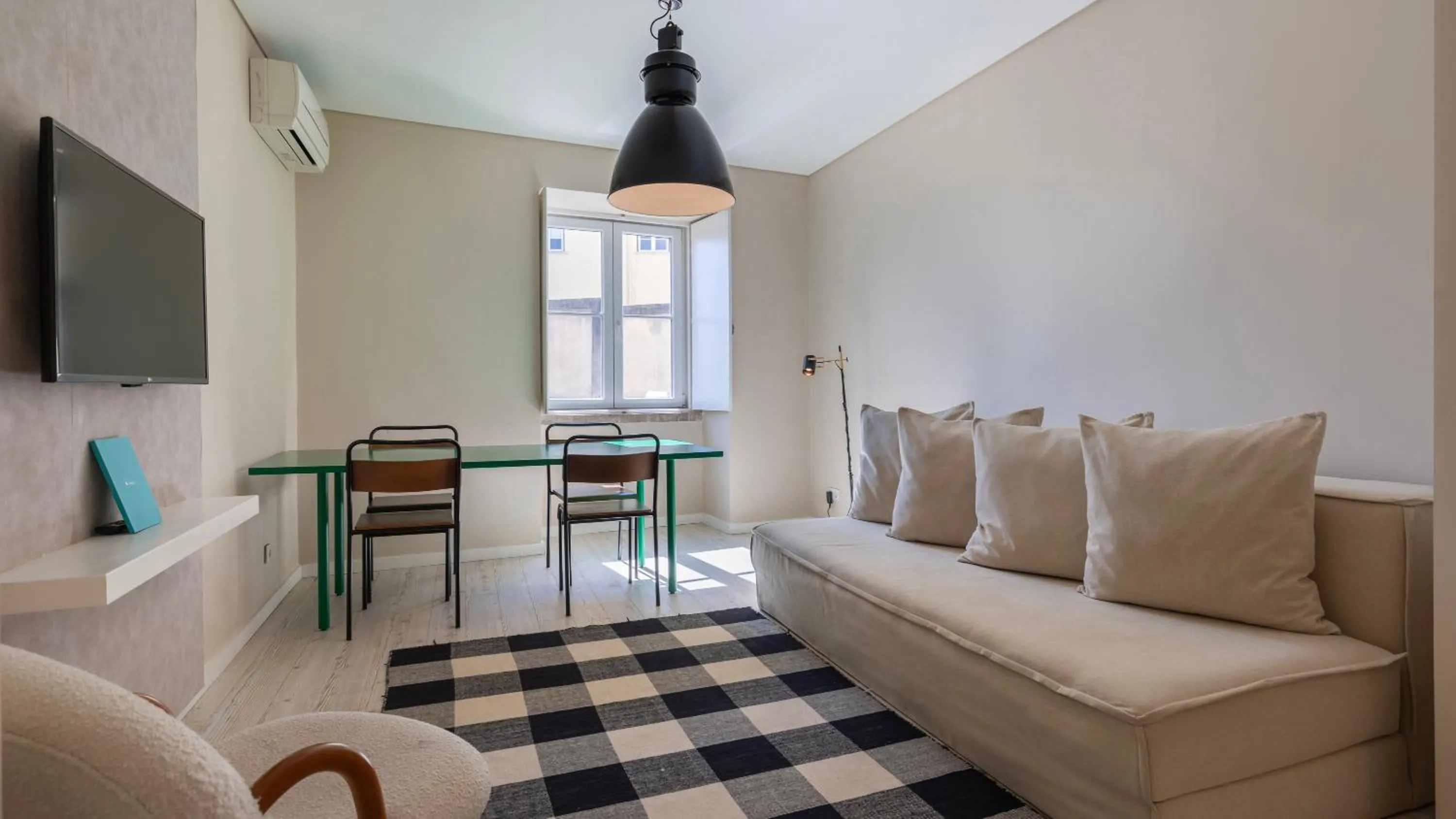 TV and multimedia in Carmo 43