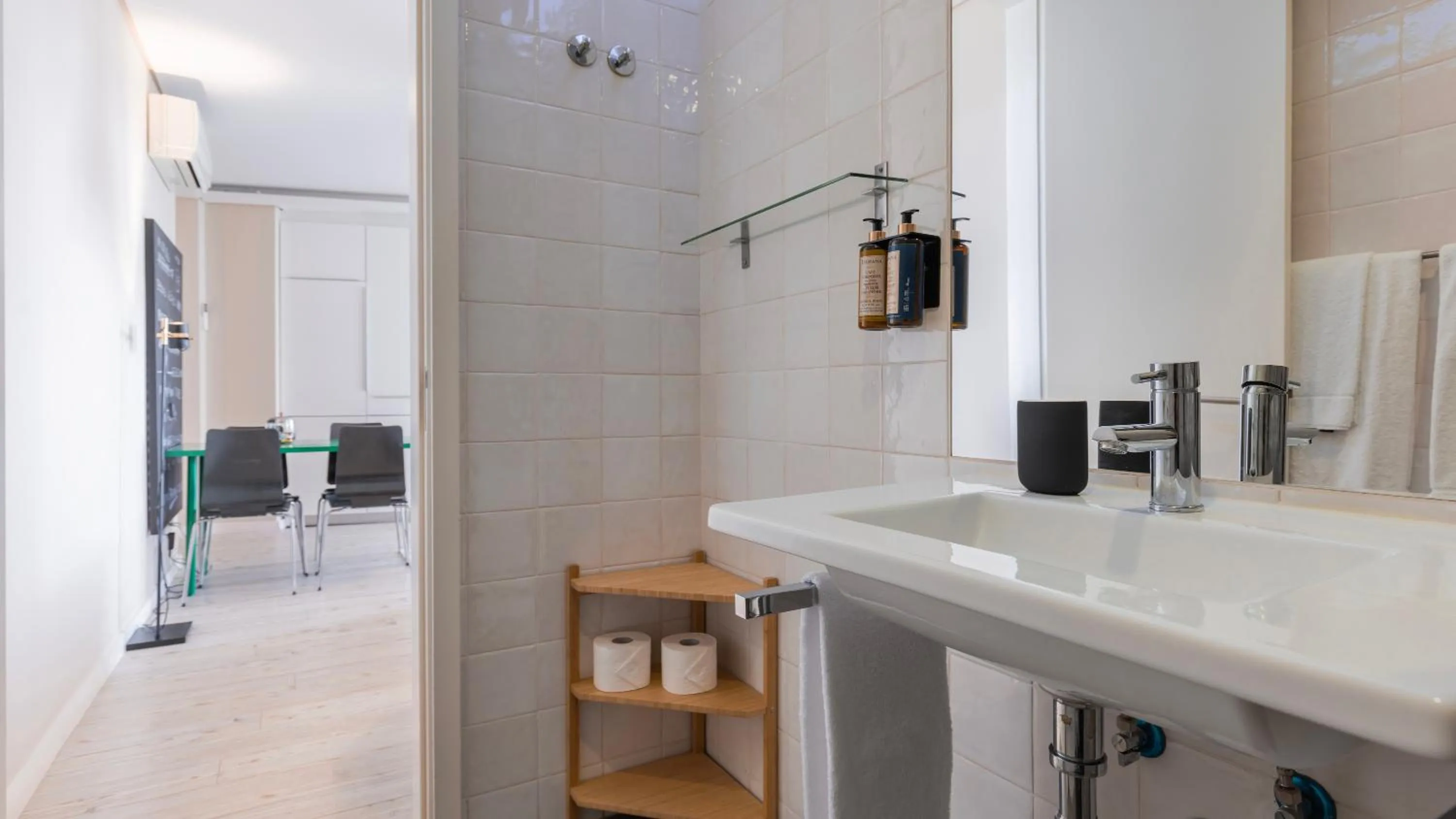 Bathroom in Carmo 43