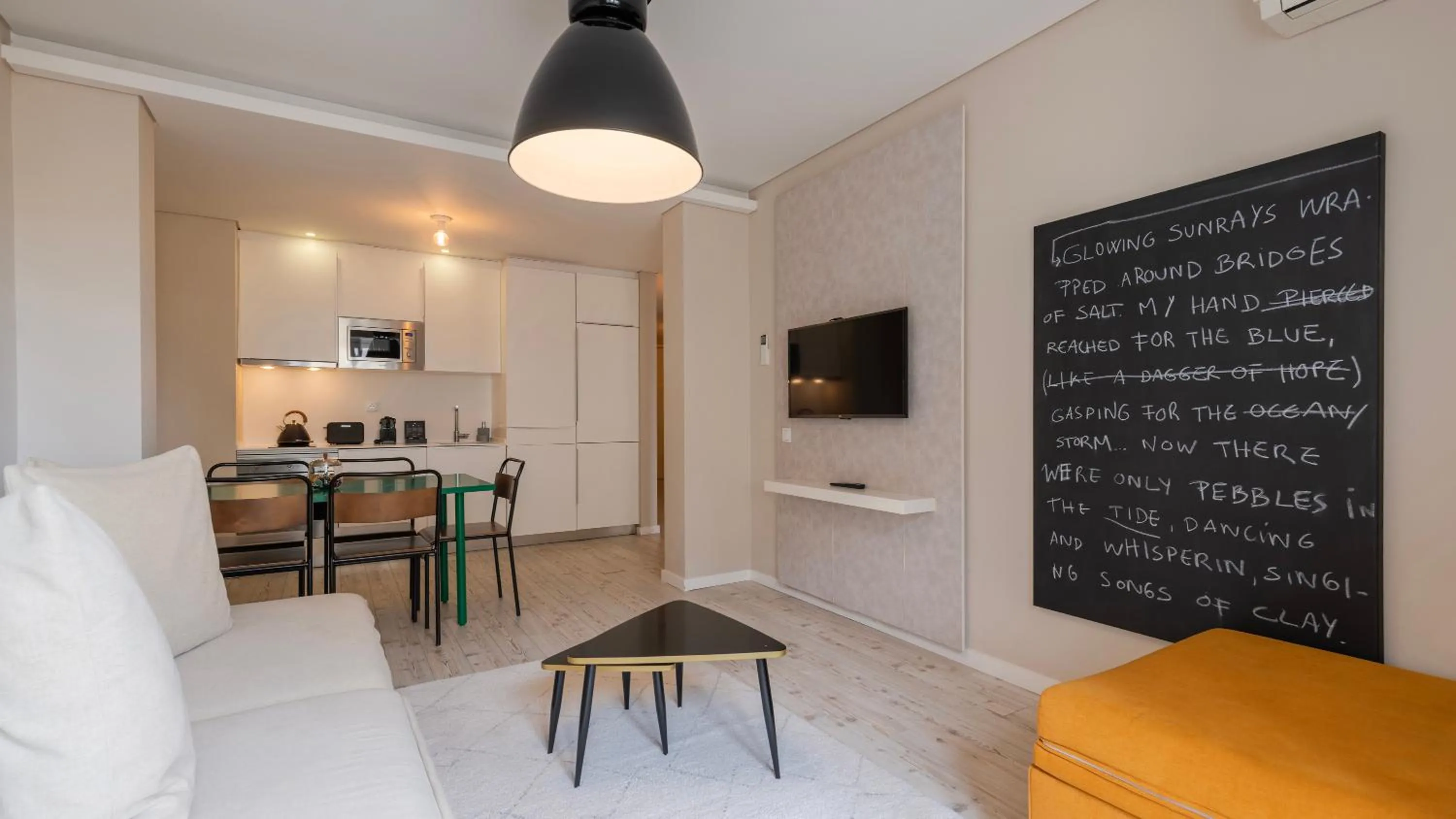 TV and multimedia in Carmo 43