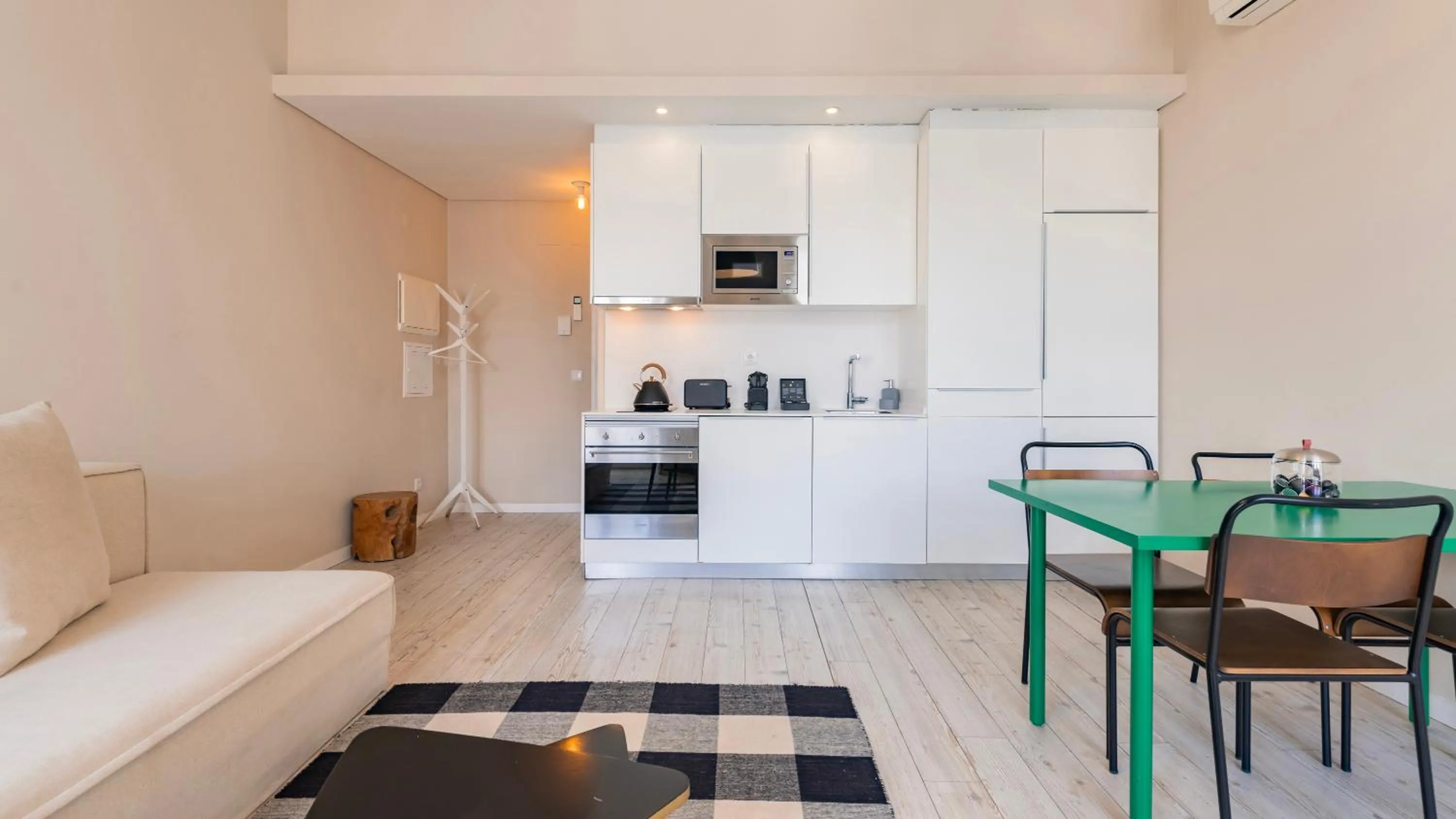 Kitchen or kitchenette in Carmo 43